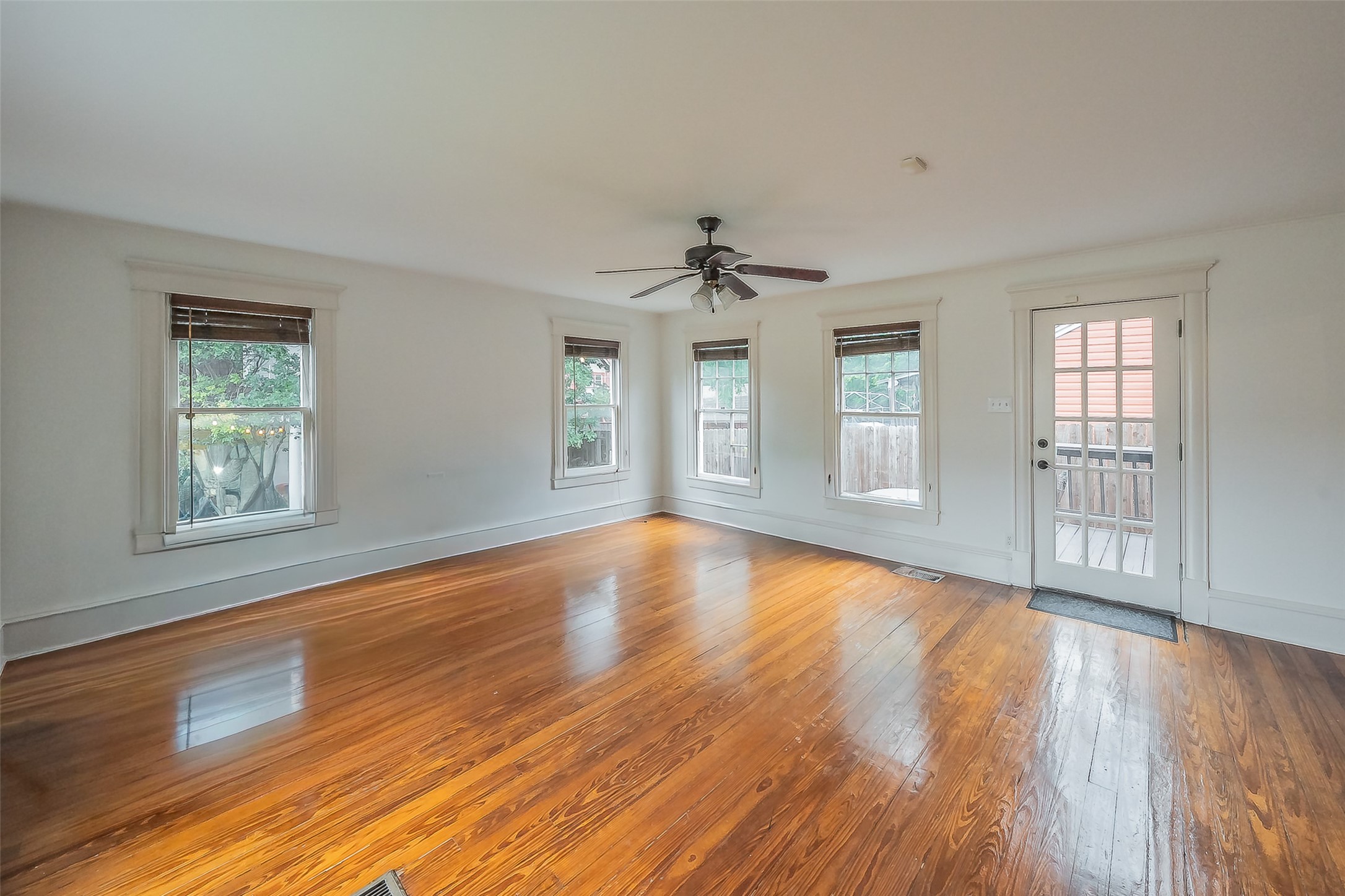 1419 Lipscomb Street Fort Worth TX 76104