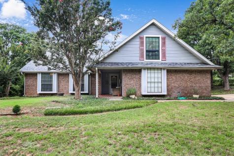 2600 Sylvanglen Street Burleson TX 76028