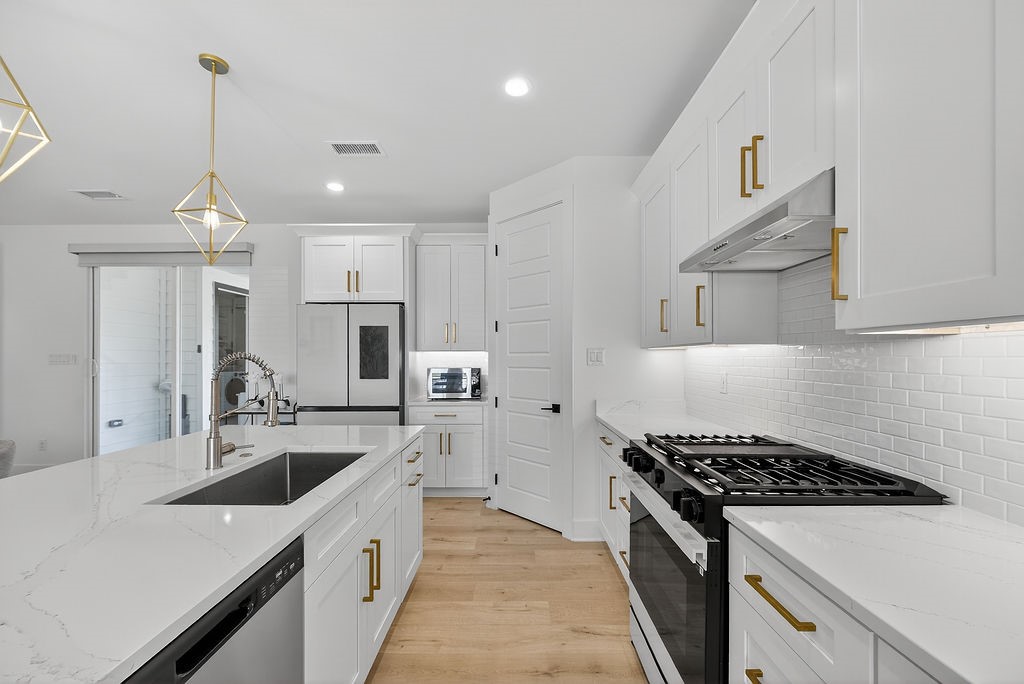 2006 Oak Garden Court Dallas TX 75232