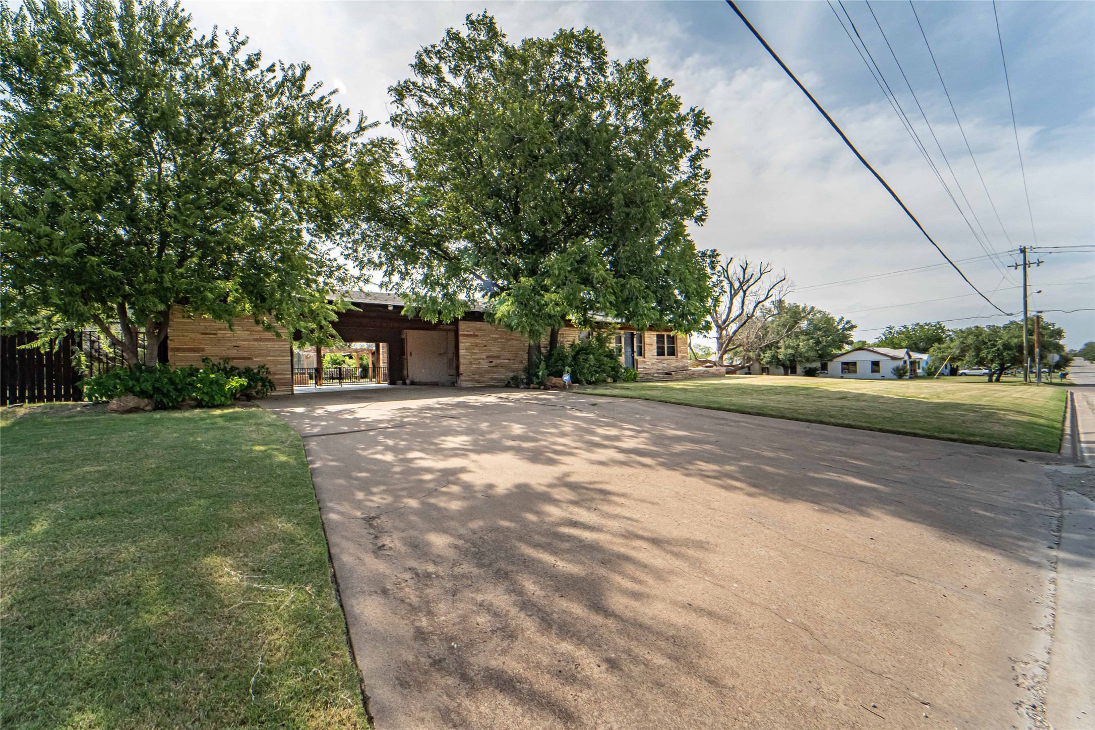 1501 W Elliott Street Breckenridge TX 76424