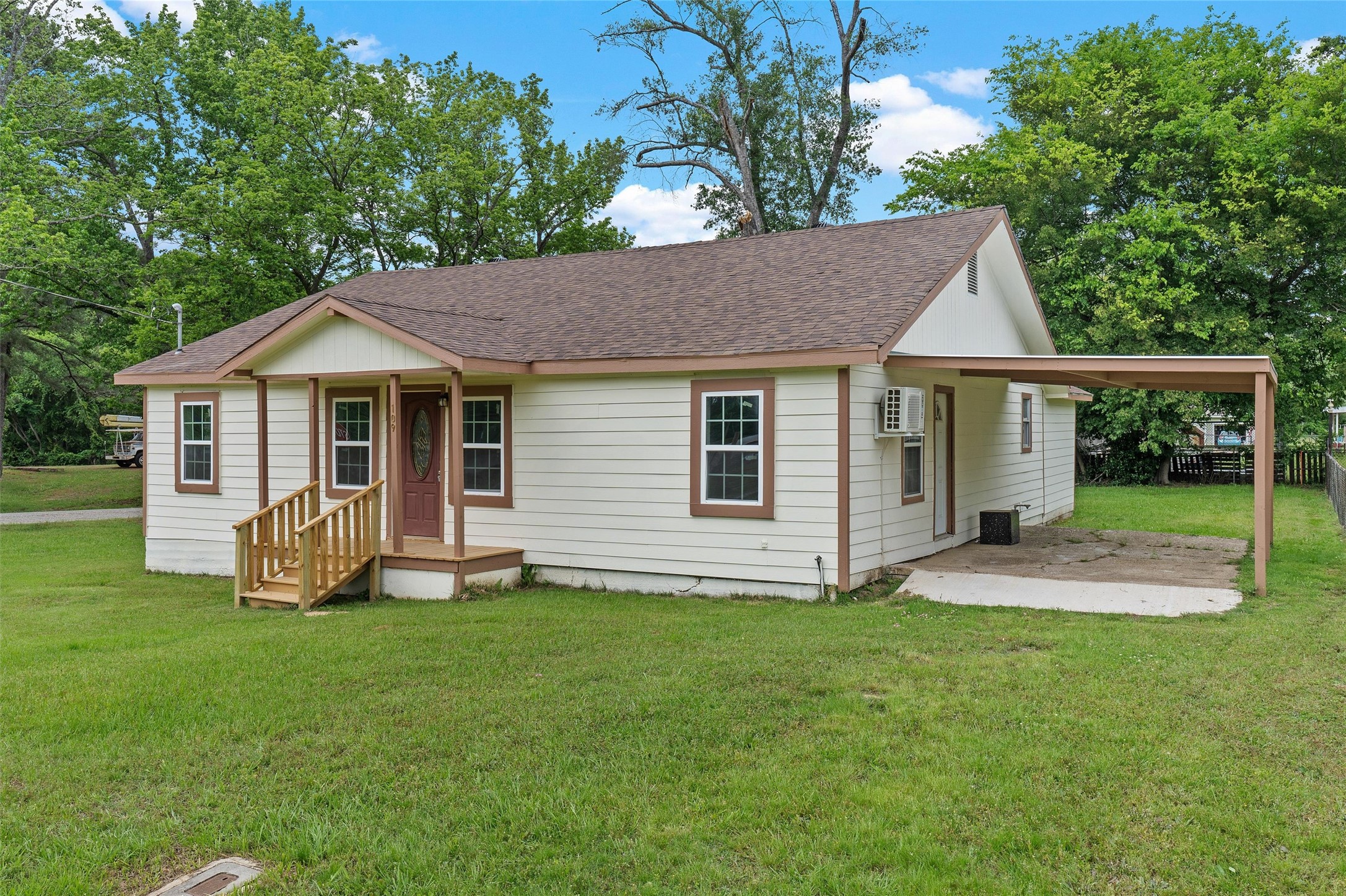 109 W Sedberry Jefferson TX 75657