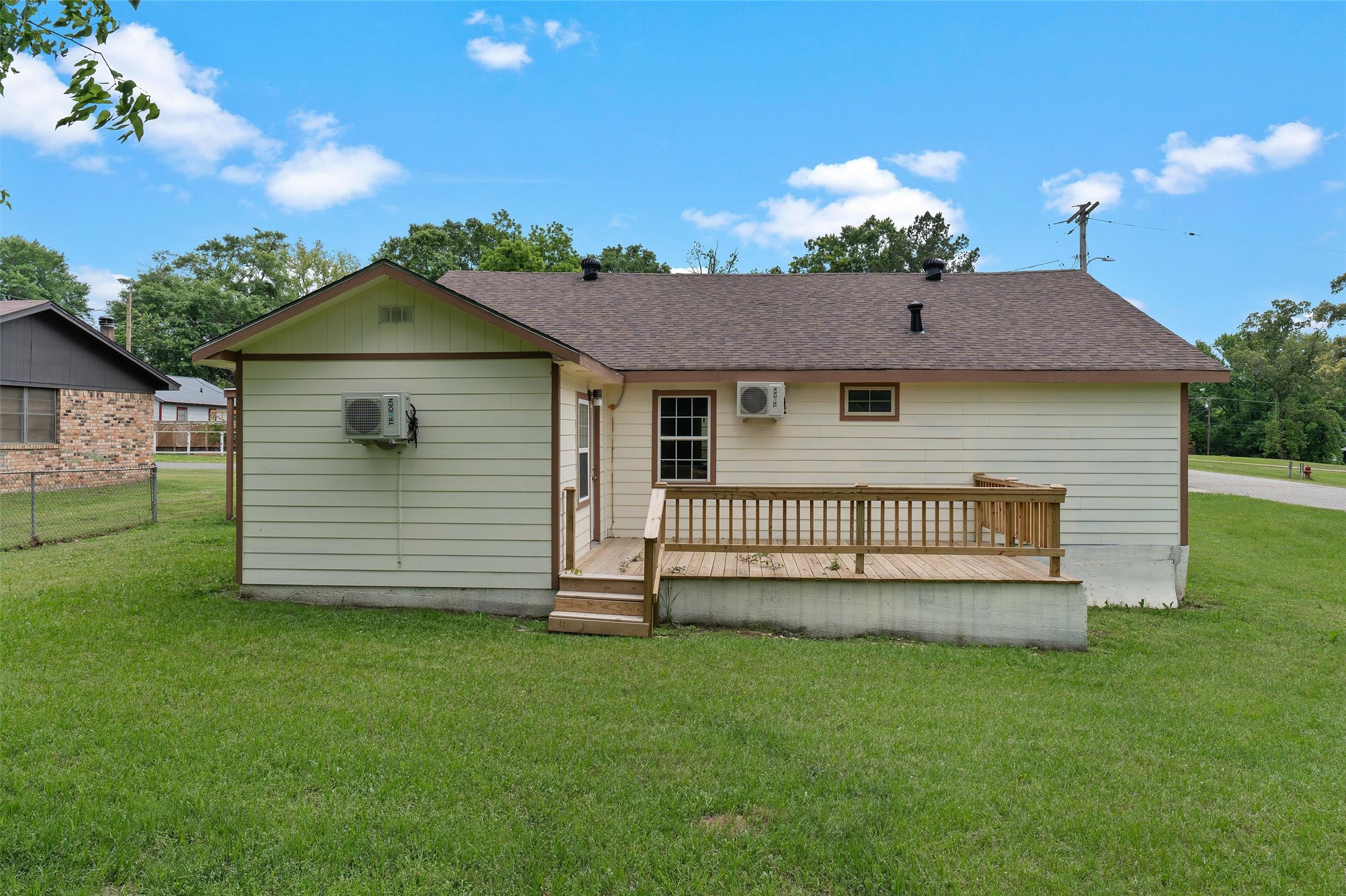 109 W Sedberry Jefferson TX 75657