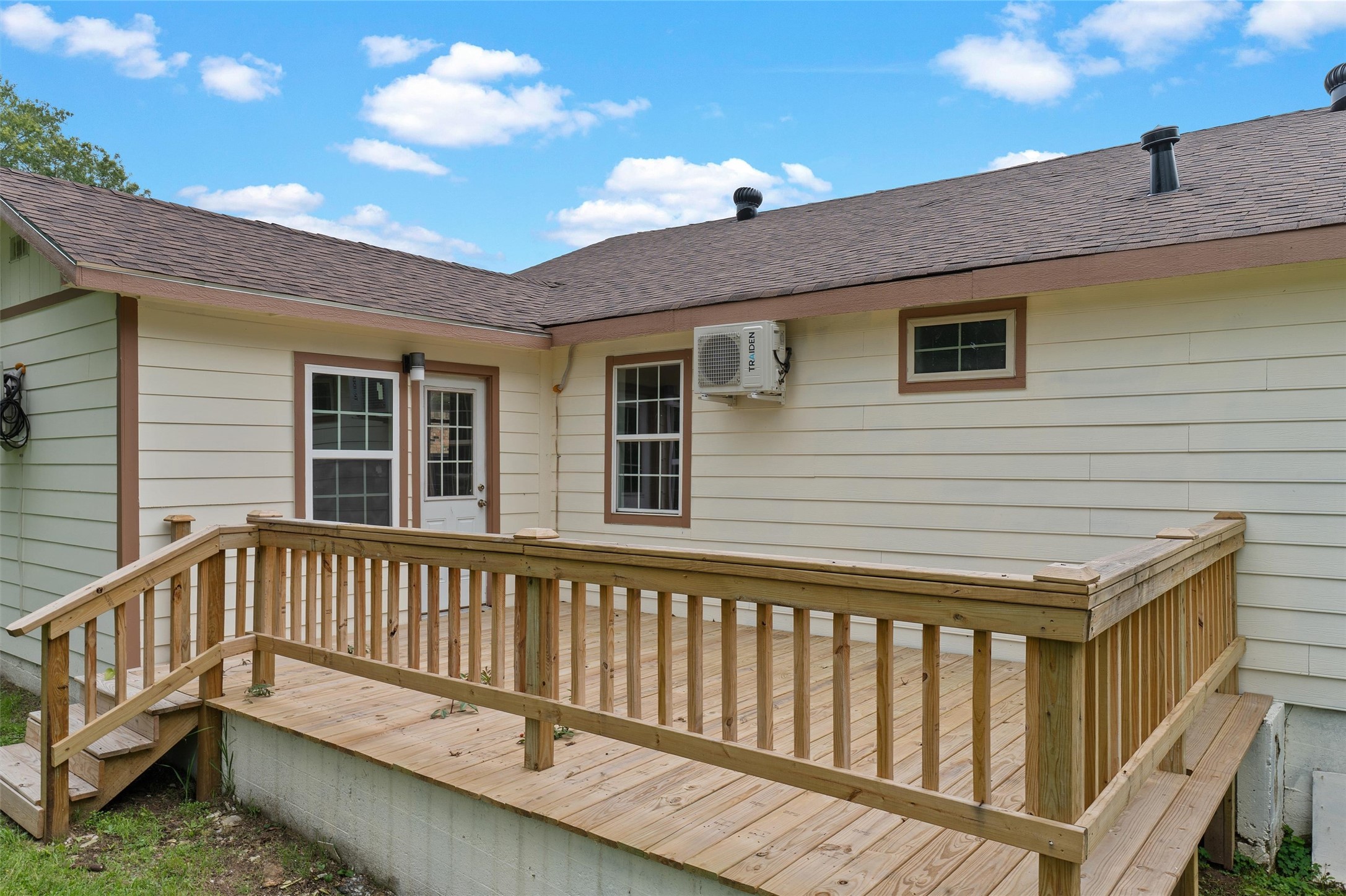 109 W Sedberry Jefferson TX 75657