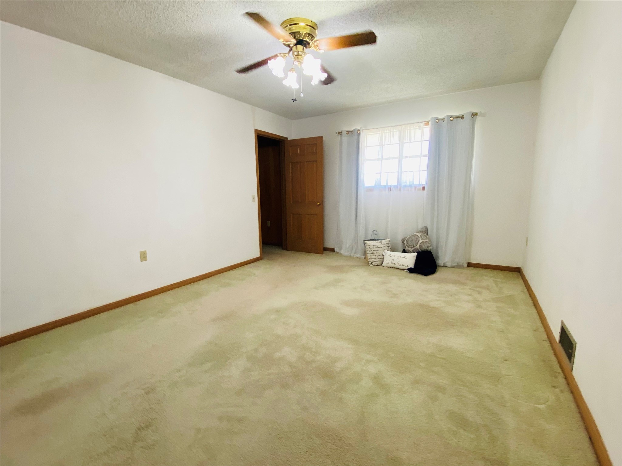 661 S 11th Avenue Munday TX 76371