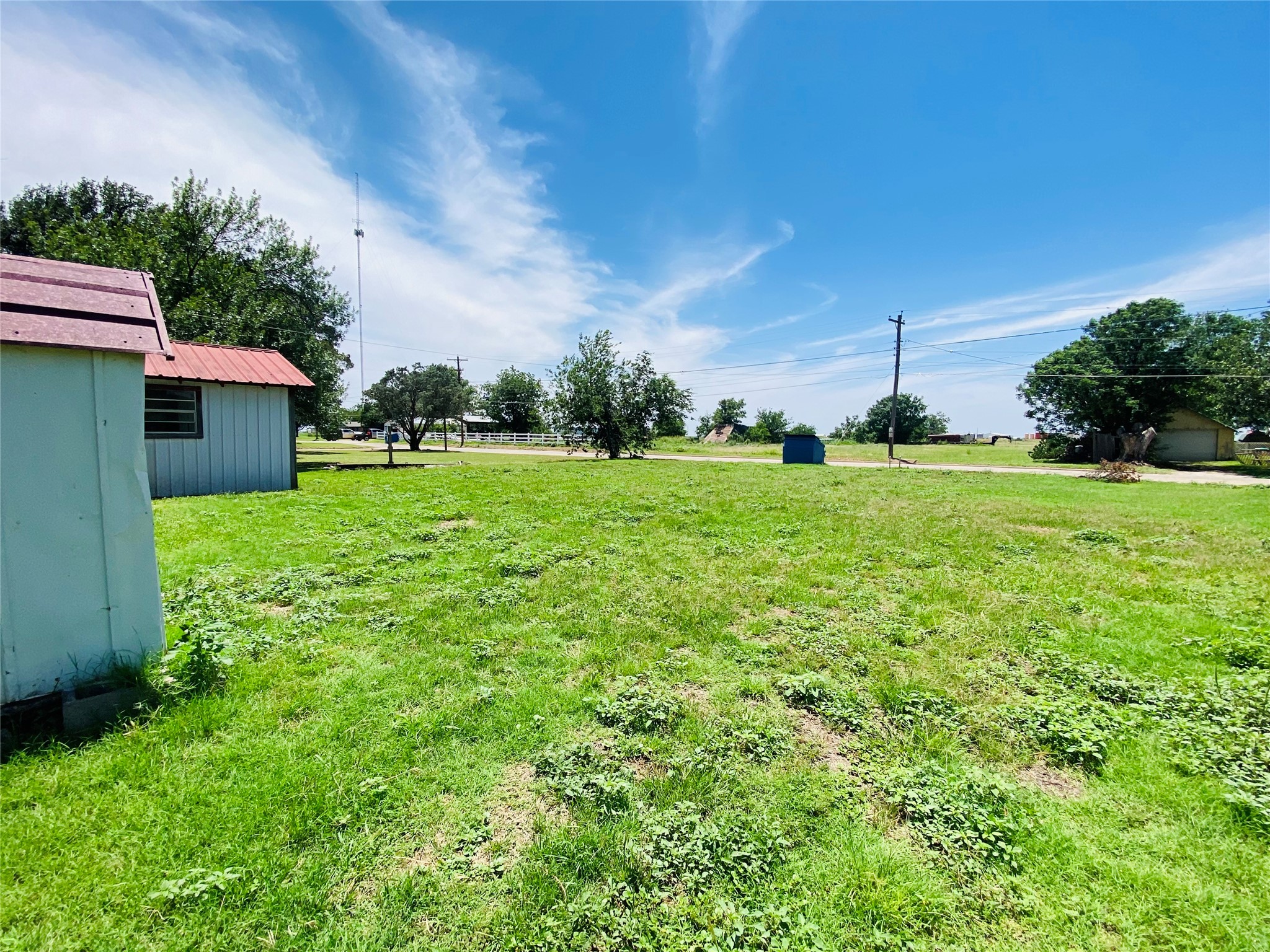 661 S 11th Avenue Munday TX 76371