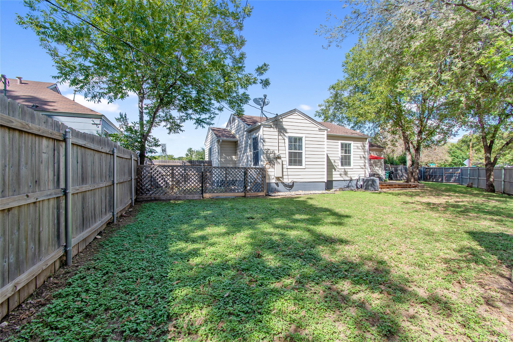3909 Locke Avenue Fort Worth TX 76107