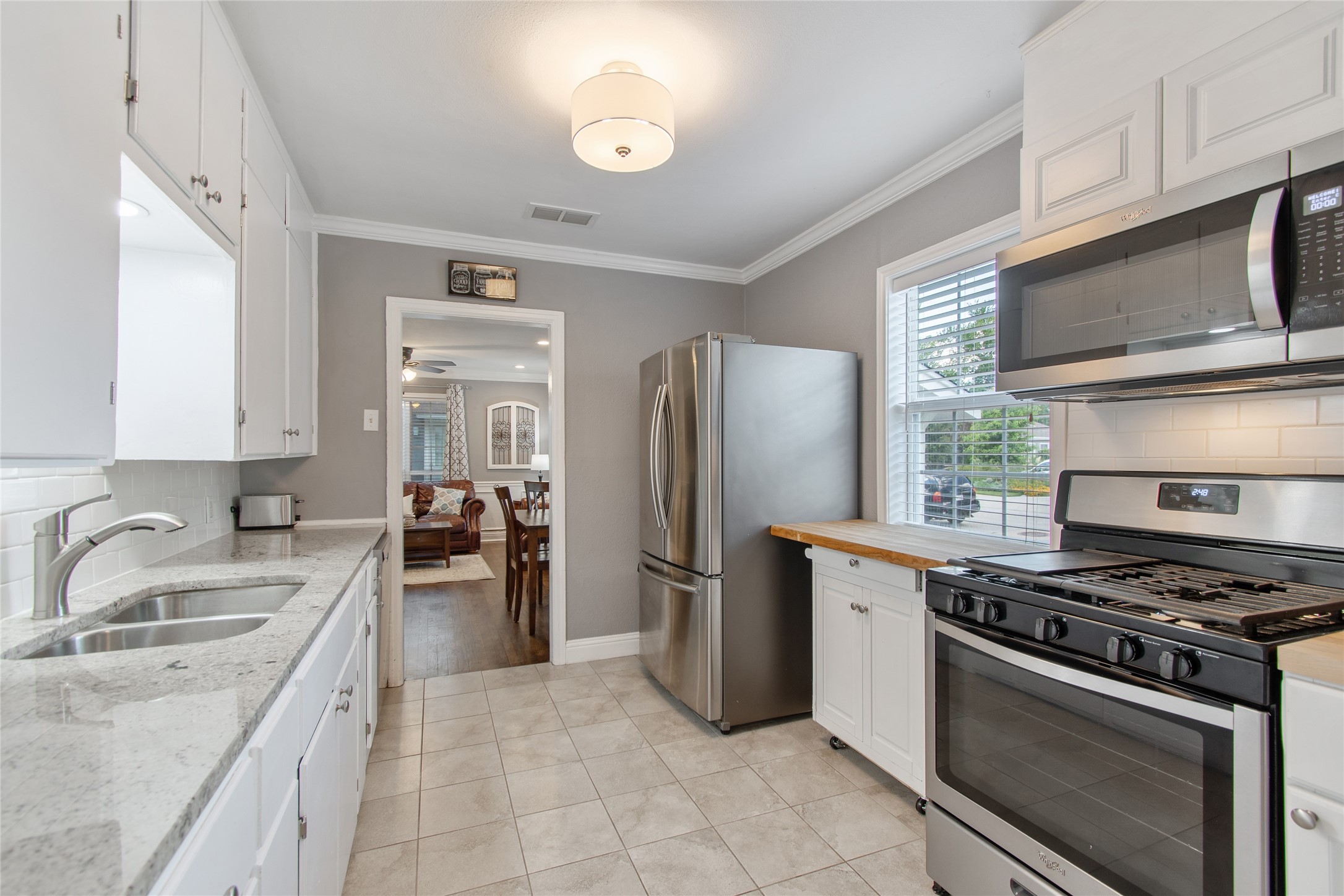 3909 Locke Avenue Fort Worth TX 76107