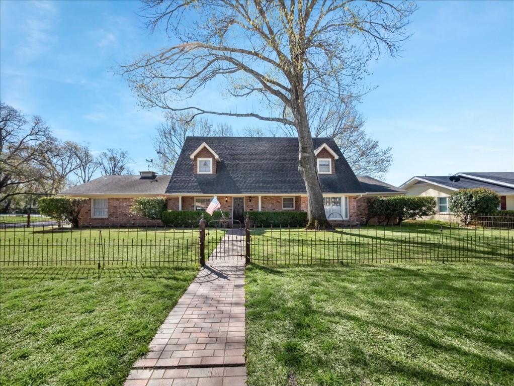 1101 W 3rd Avenue Corsicana TX 75110