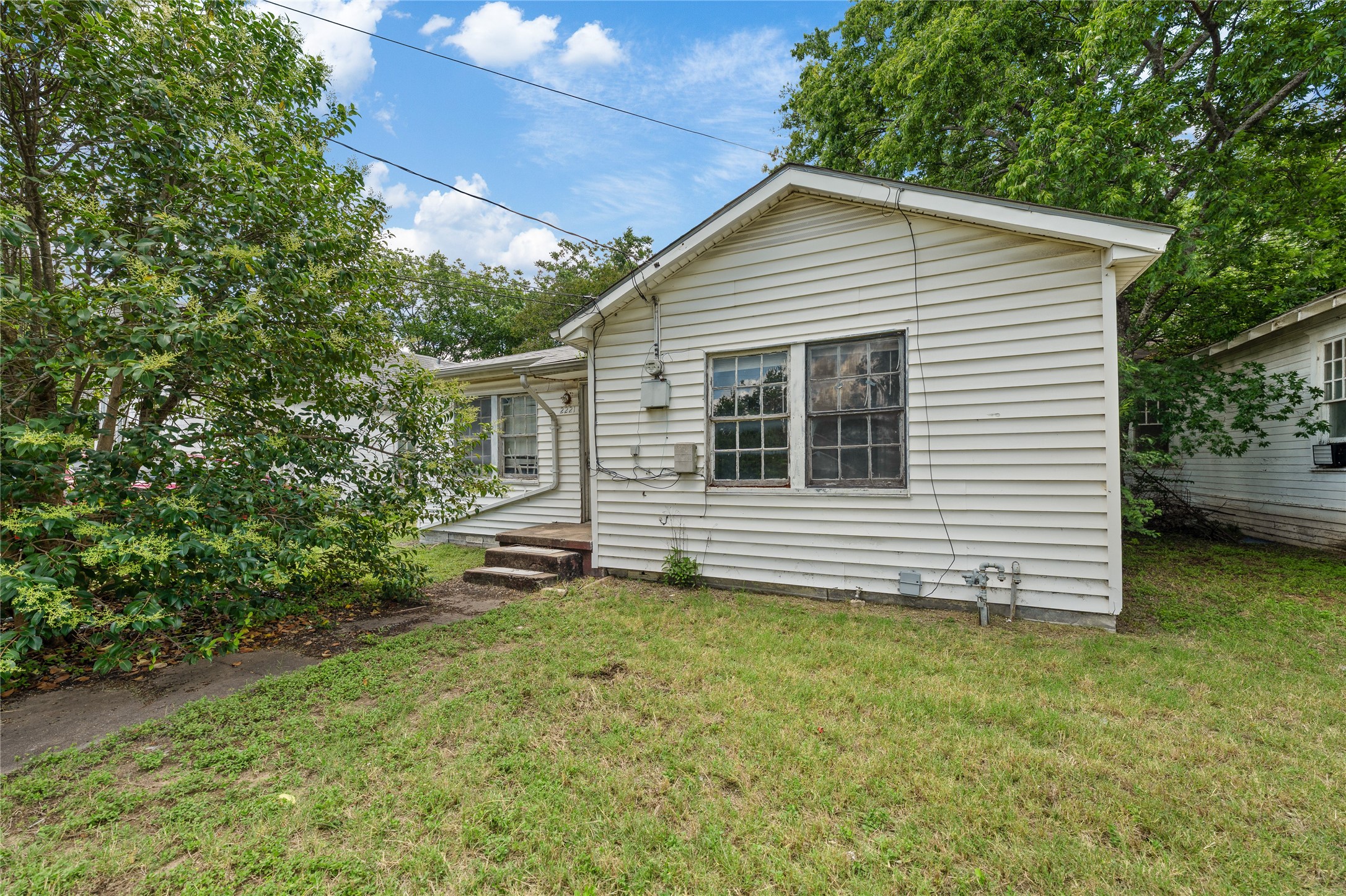 2221 Ross Avenue Waco TX 76706