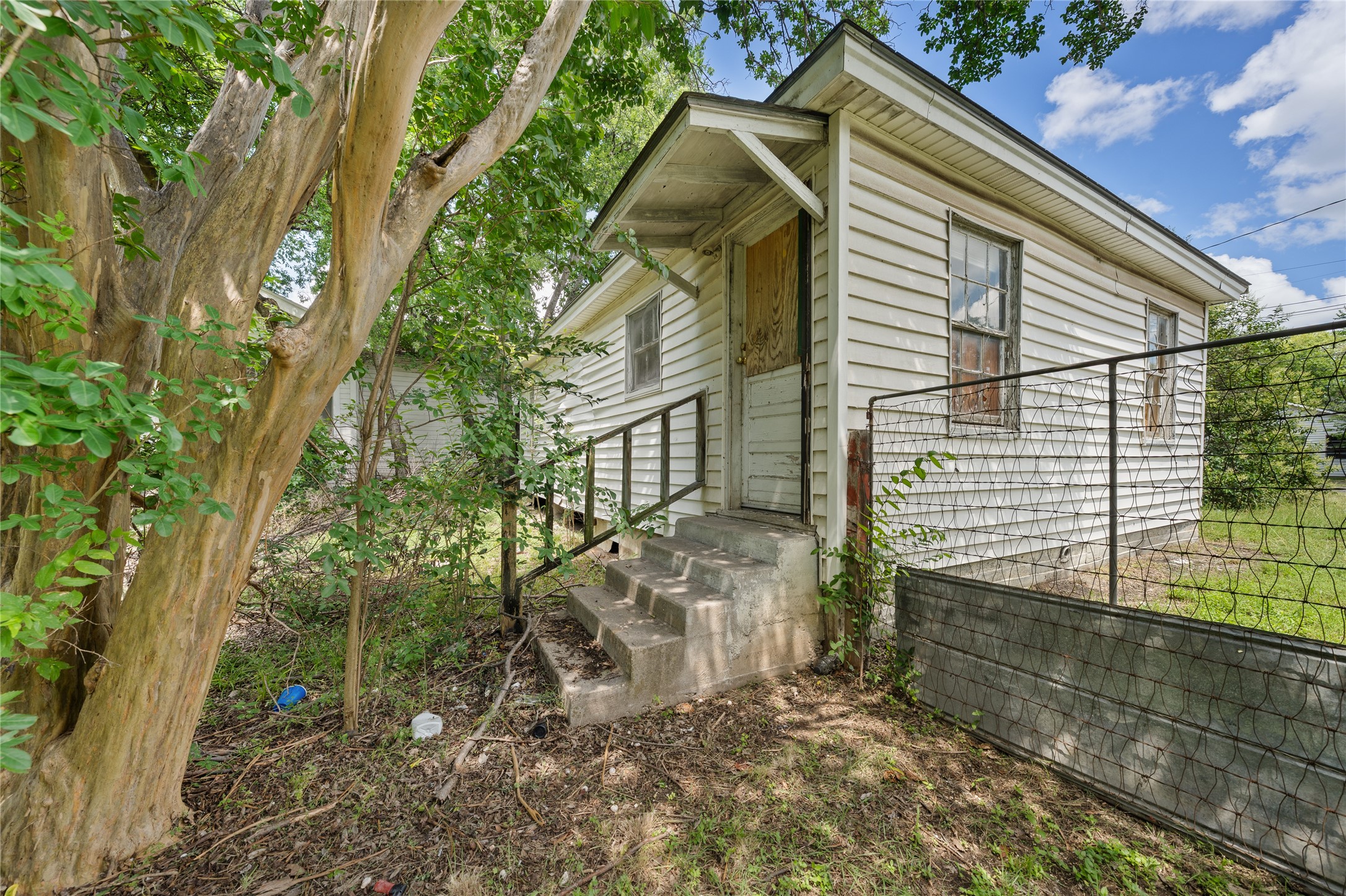 2221 Ross Avenue Waco TX 76706