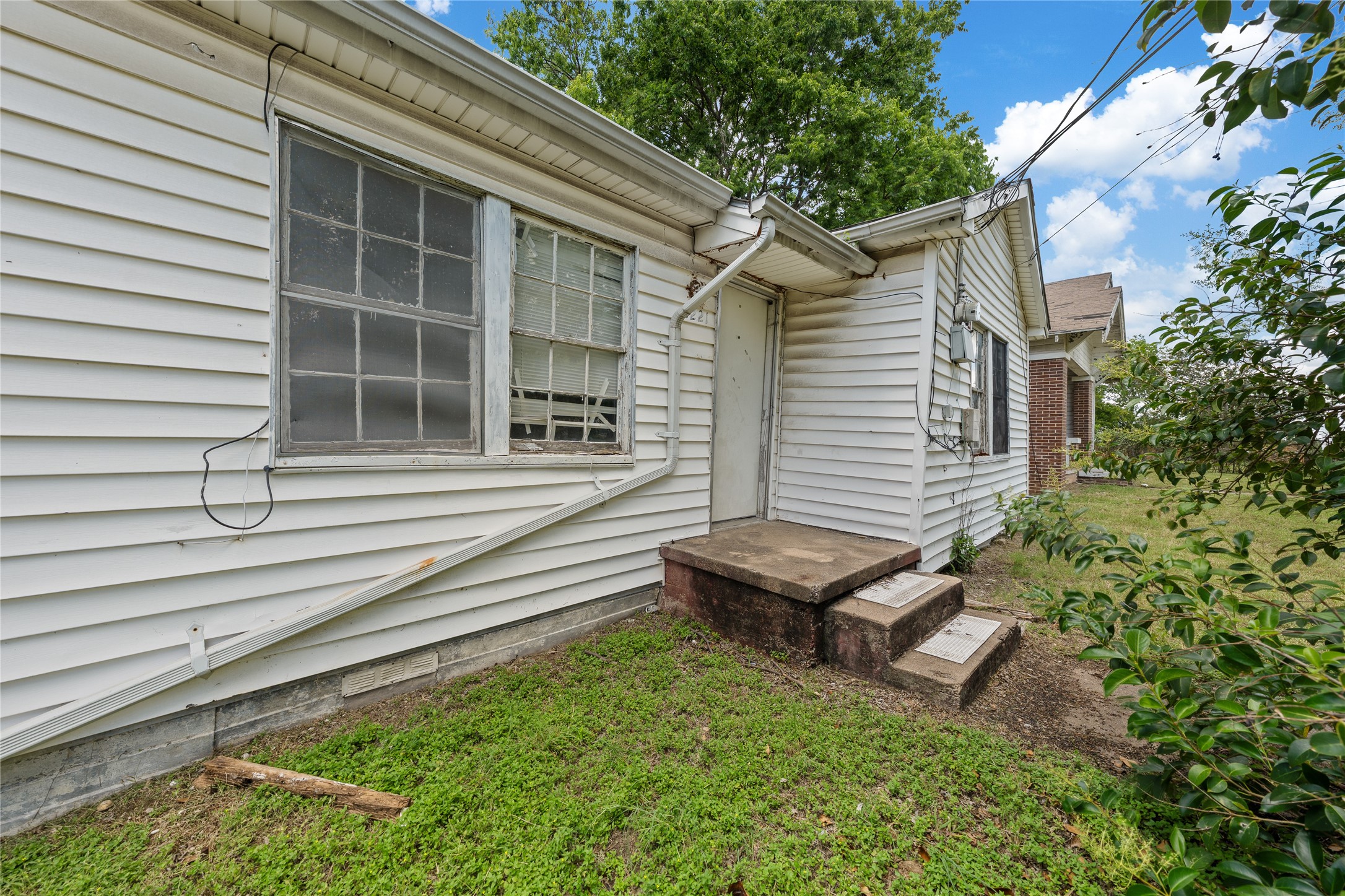 2221 Ross Avenue Waco TX 76706