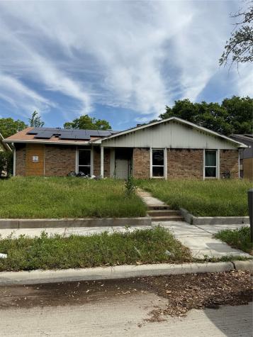 718 Edelweiss Drive Grand Prairie TX 75052