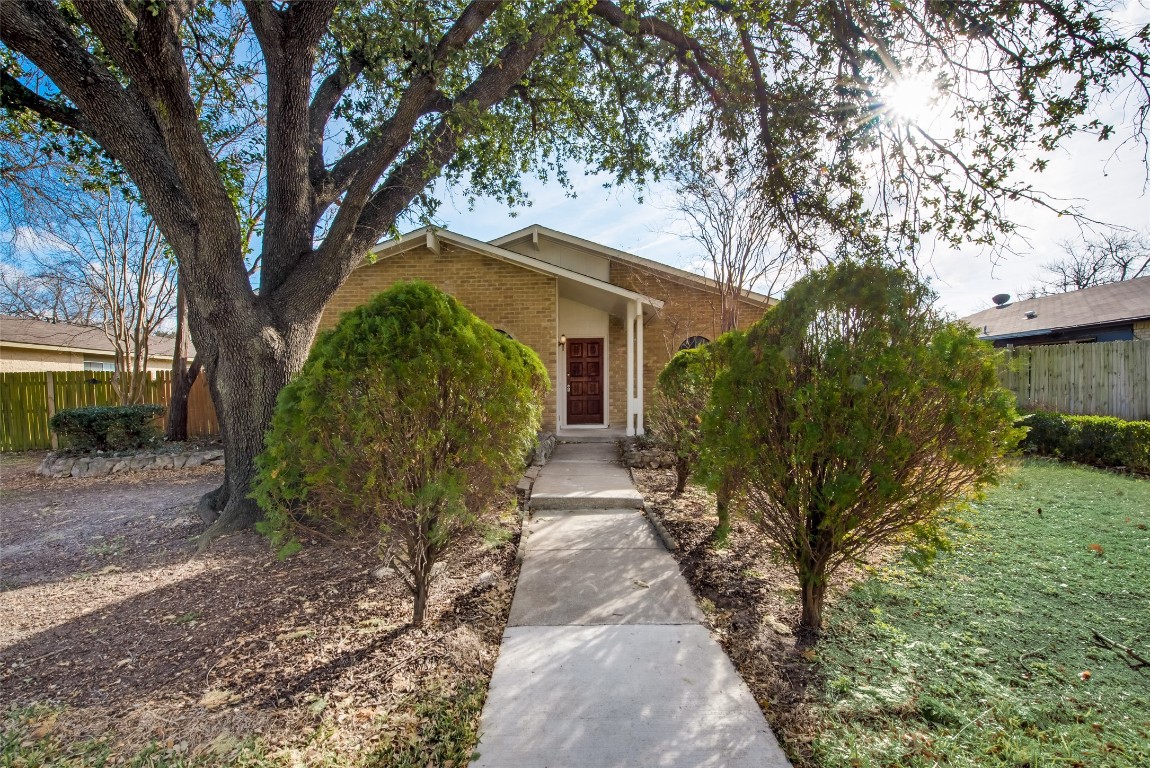 845 Pinoak Drive Grand Prairie TX 75052
