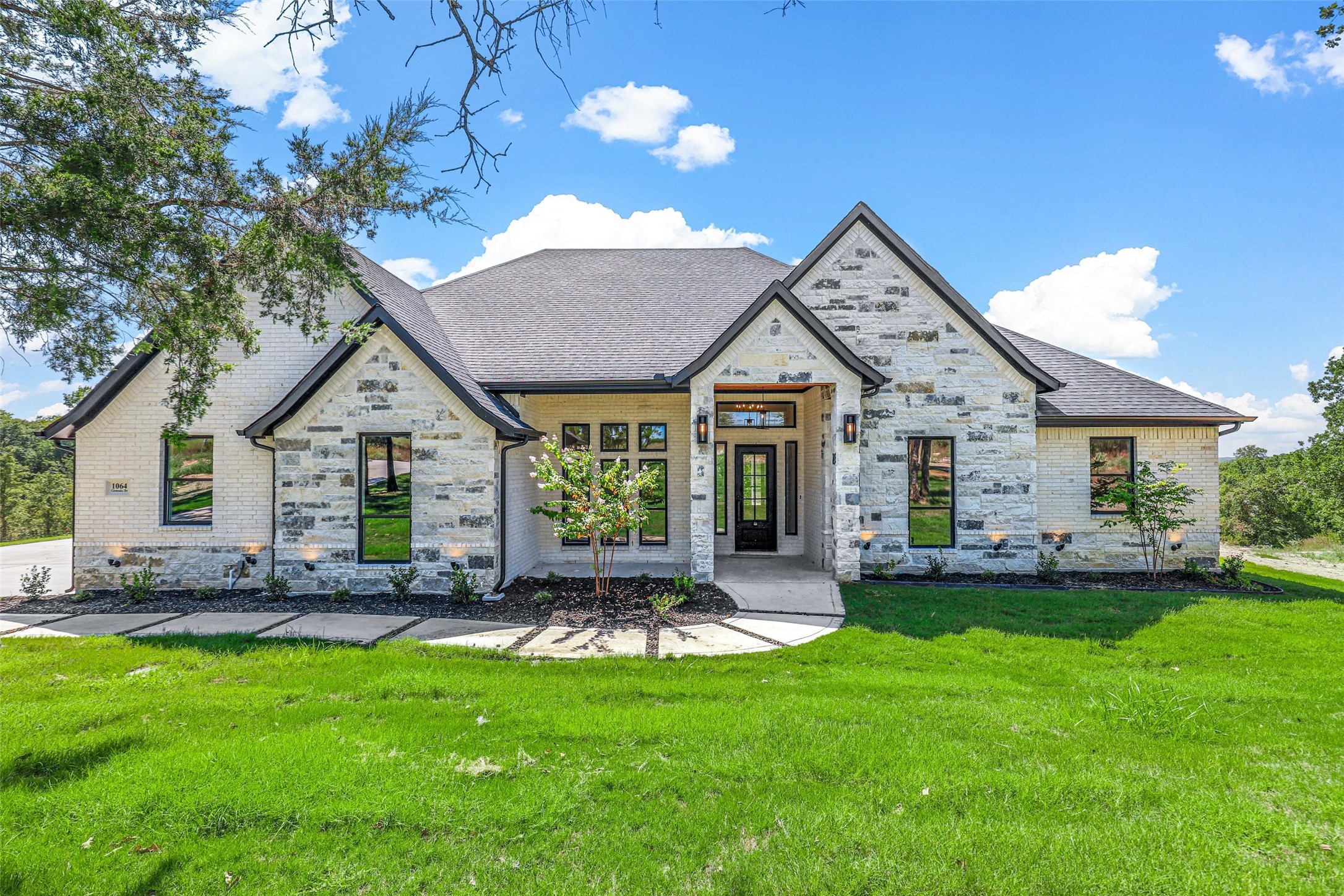 1064 Glenoaks Drive Weatherford TX 76088