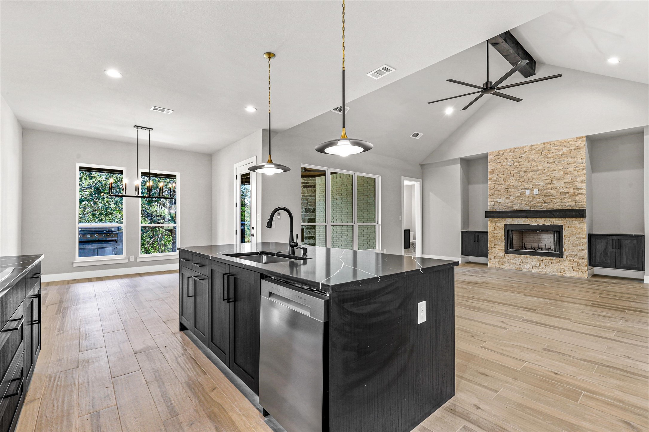 1064 Glenoaks Drive Weatherford TX 76088