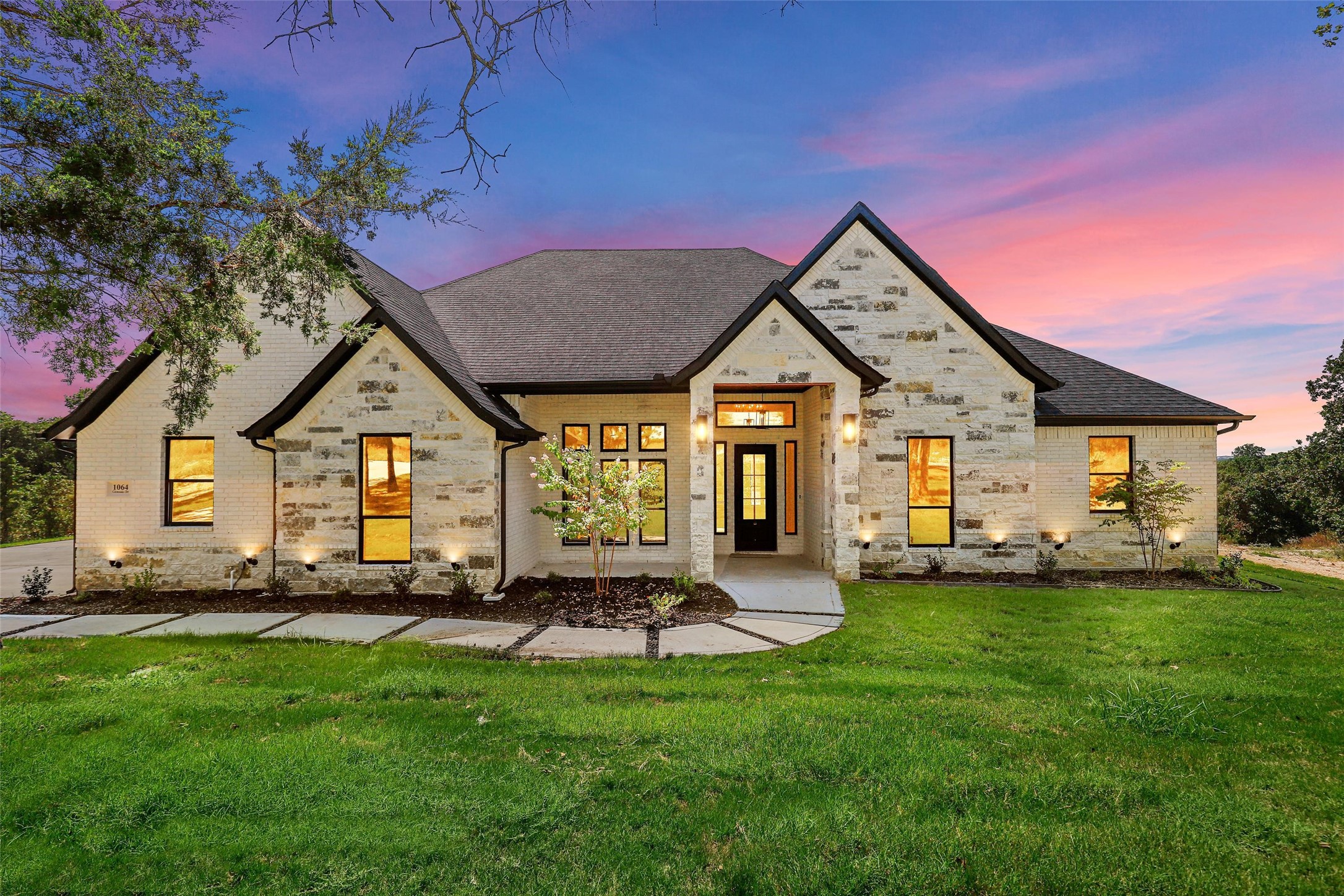 1064 Glenoaks Drive Weatherford TX 76088