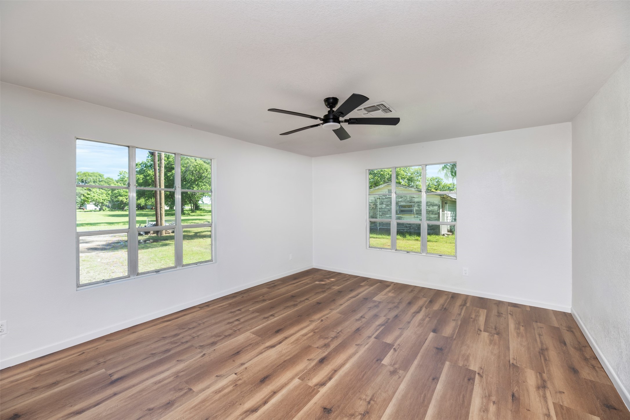 2842 Carlson Drive Dallas TX 75235
