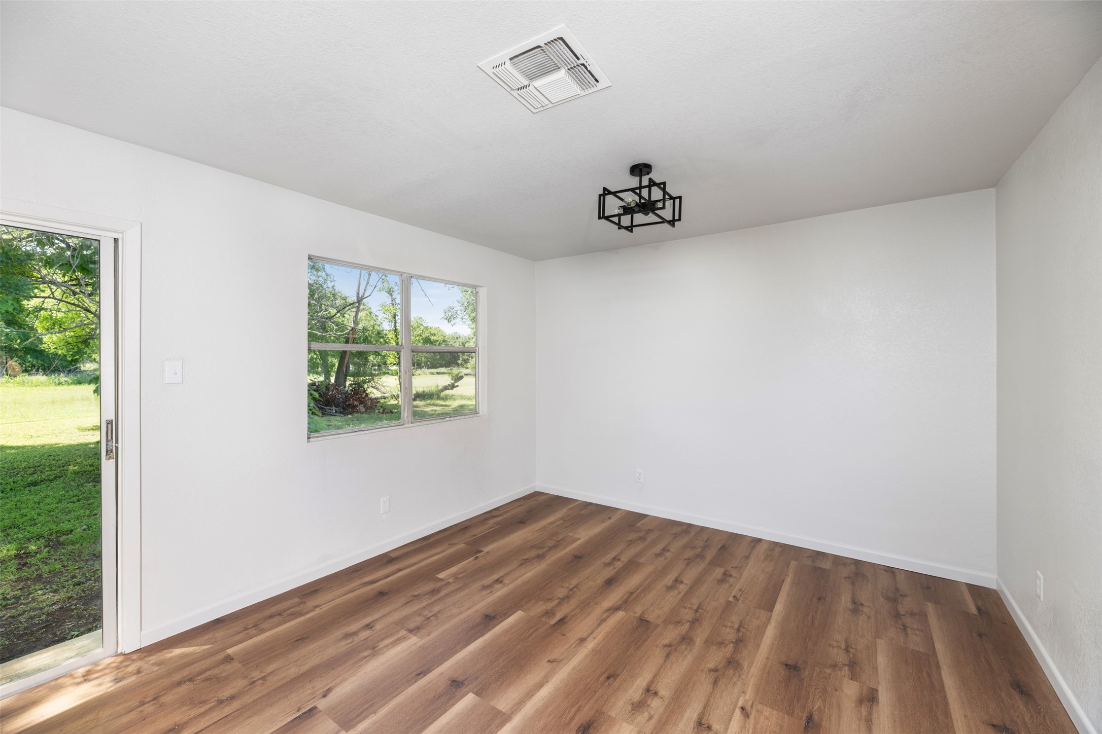 2842 Carlson Drive Dallas TX 75235