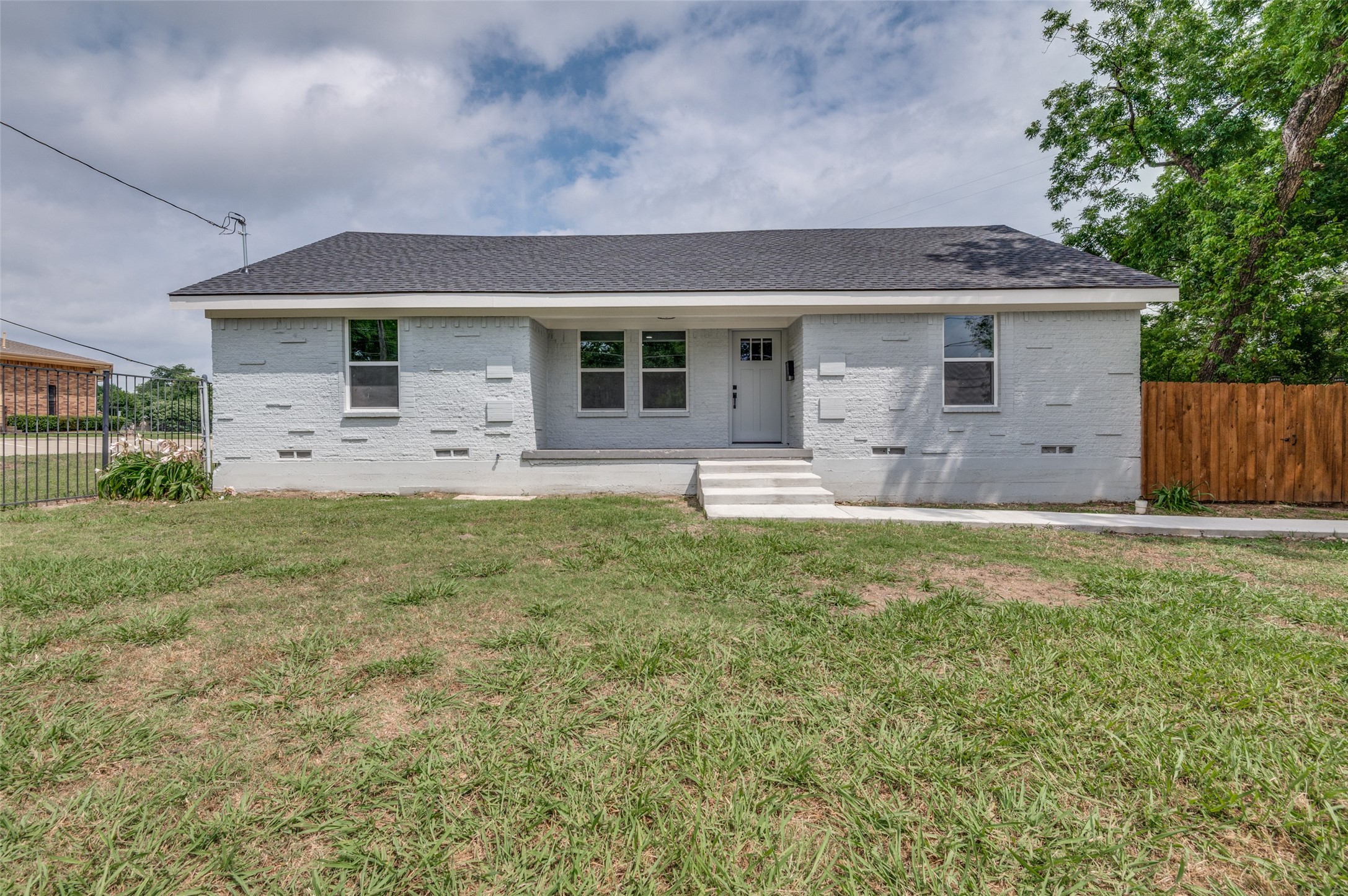 2775 E Overton Road Dallas TX 75216
