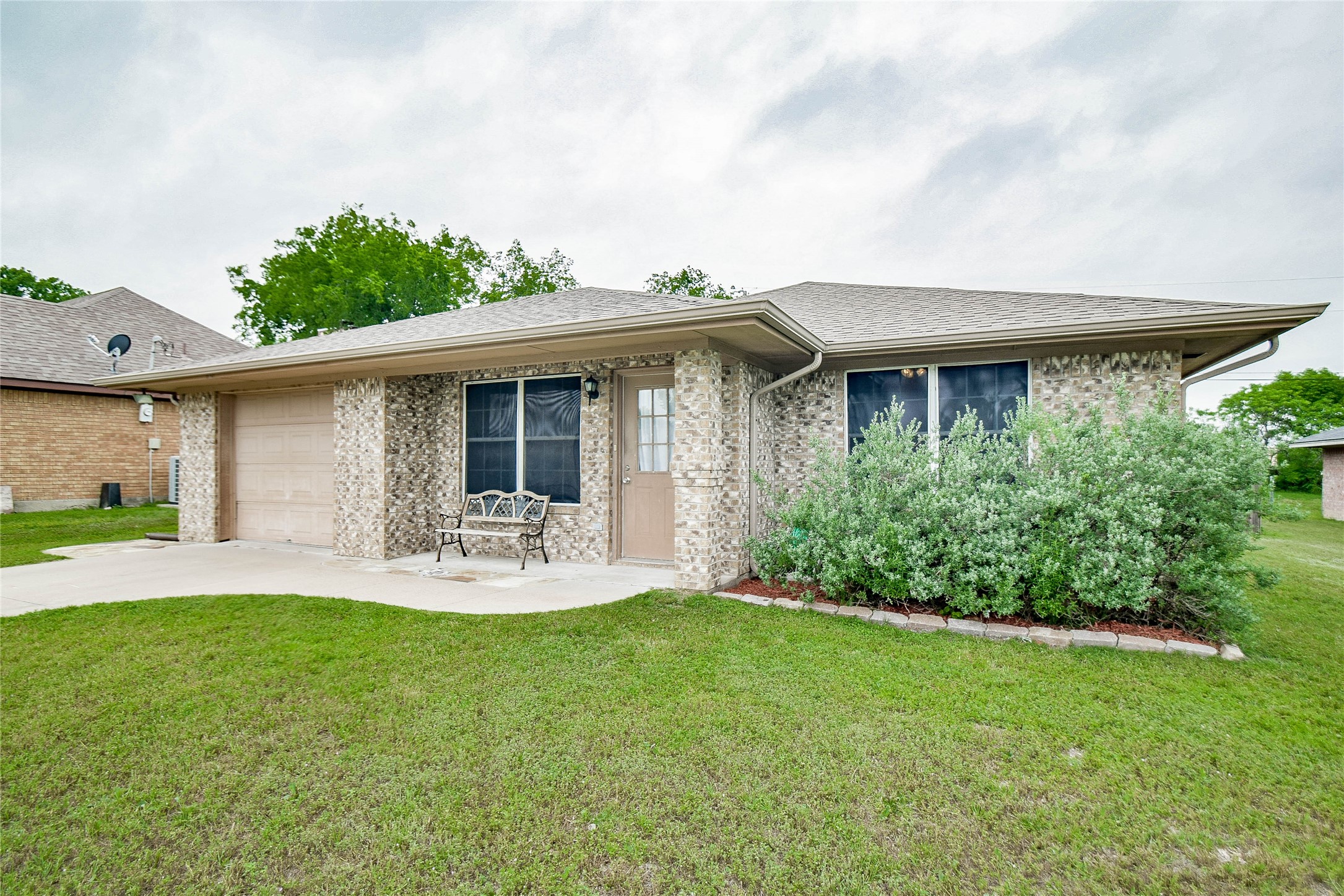 1703 W Doyle Street Granbury TX 76048