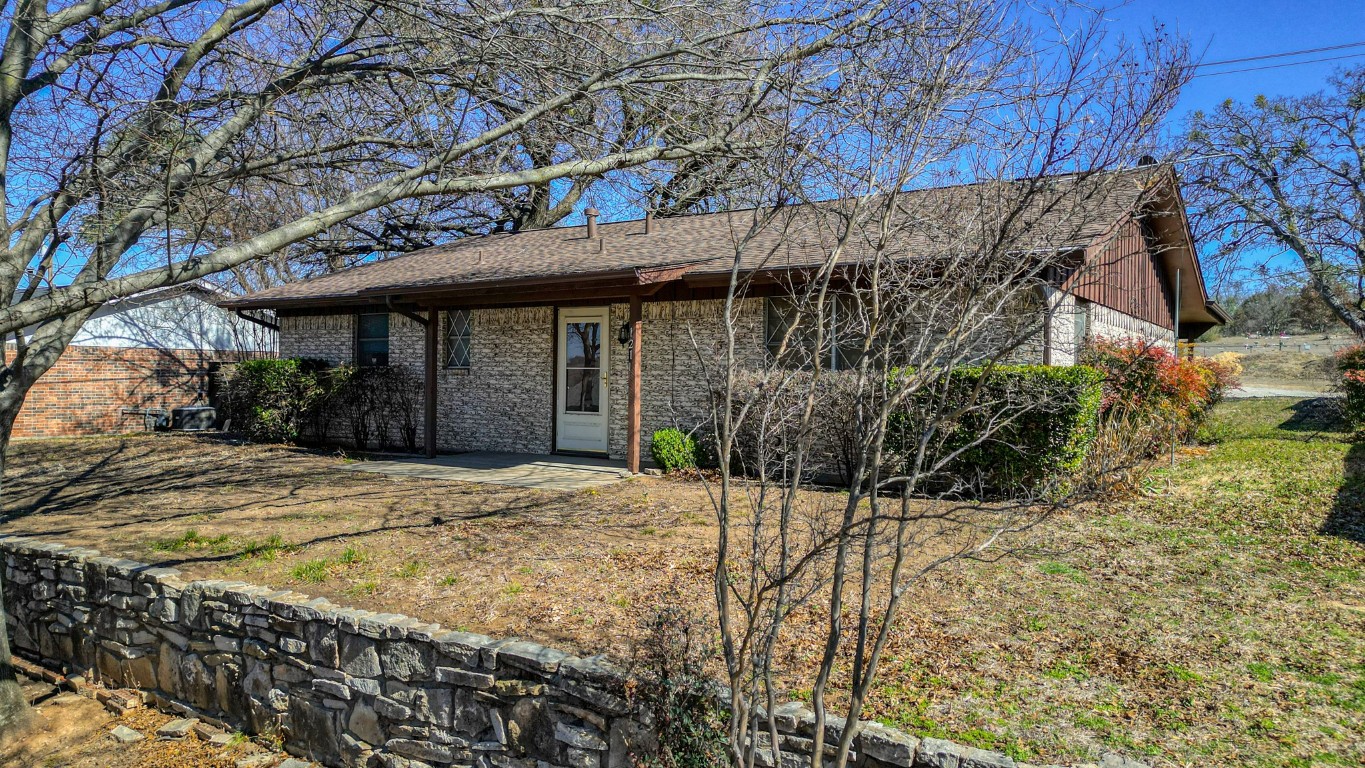 1211 S Rusk Street Weatherford TX 76086