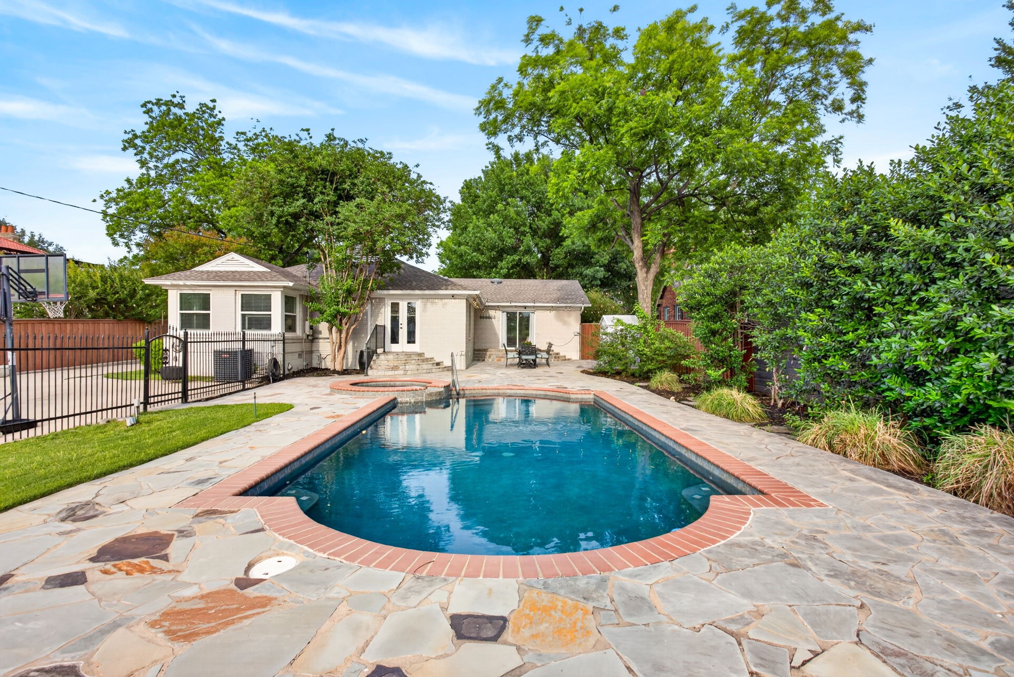 2912 6th Avenue Fort Worth TX 76110