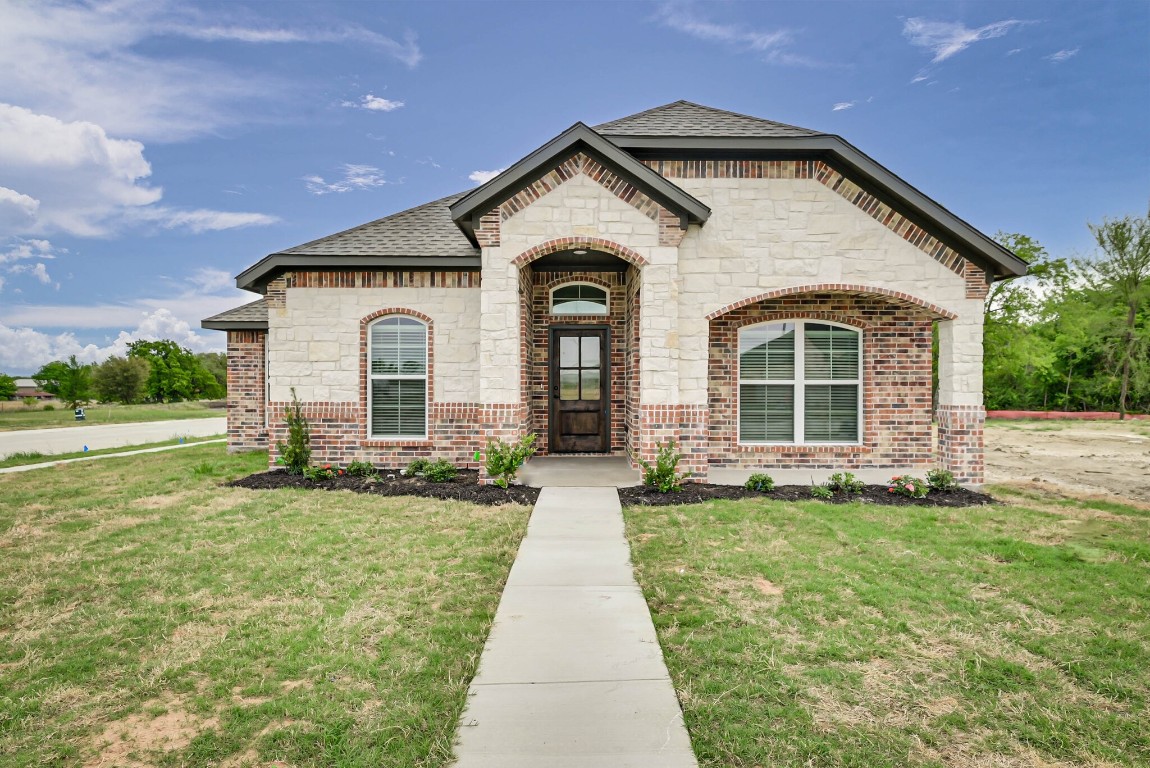 101 Randal Row Corsicana TX 75110