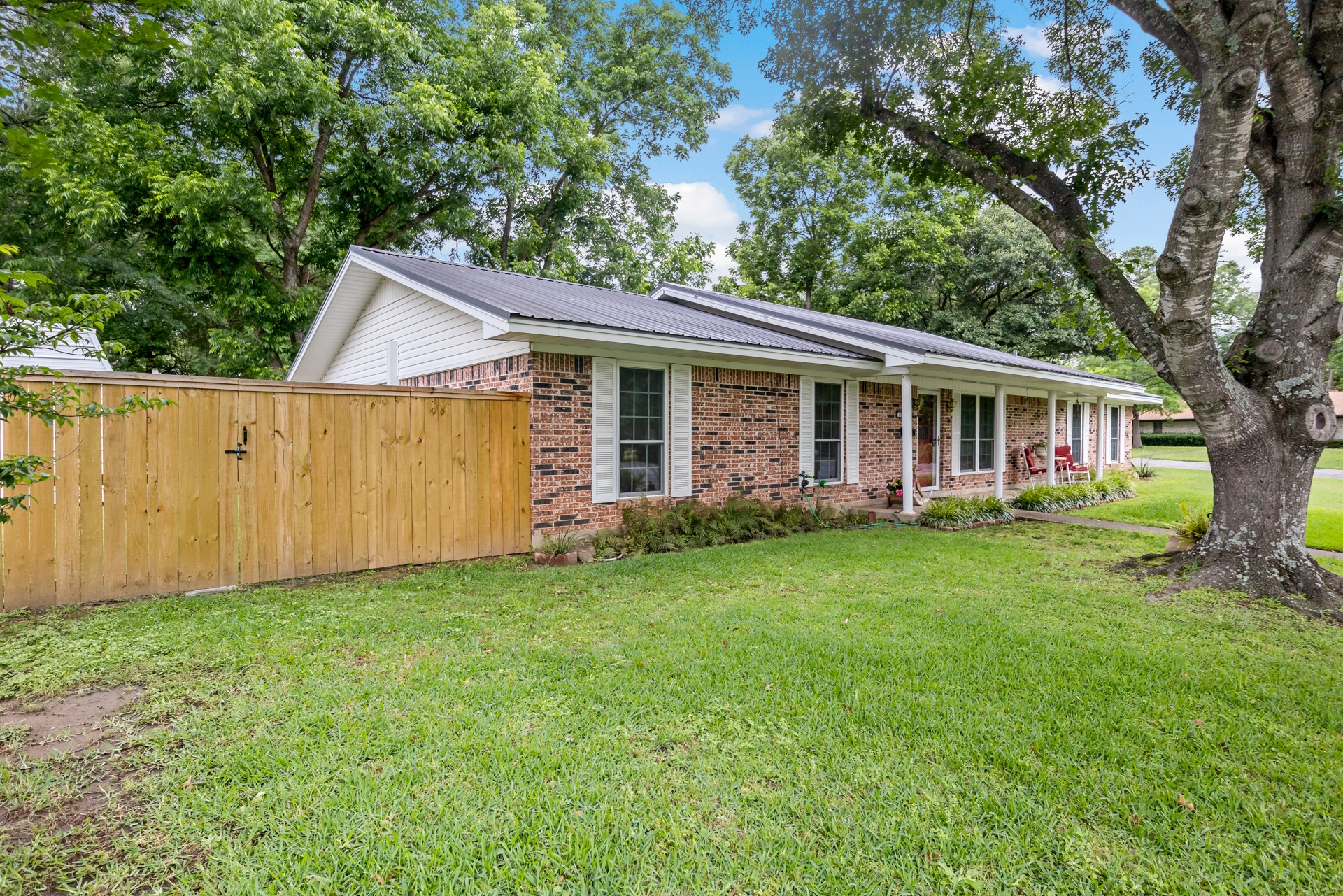 1002 S Lide Avenue Mt Pleasant TX 75455