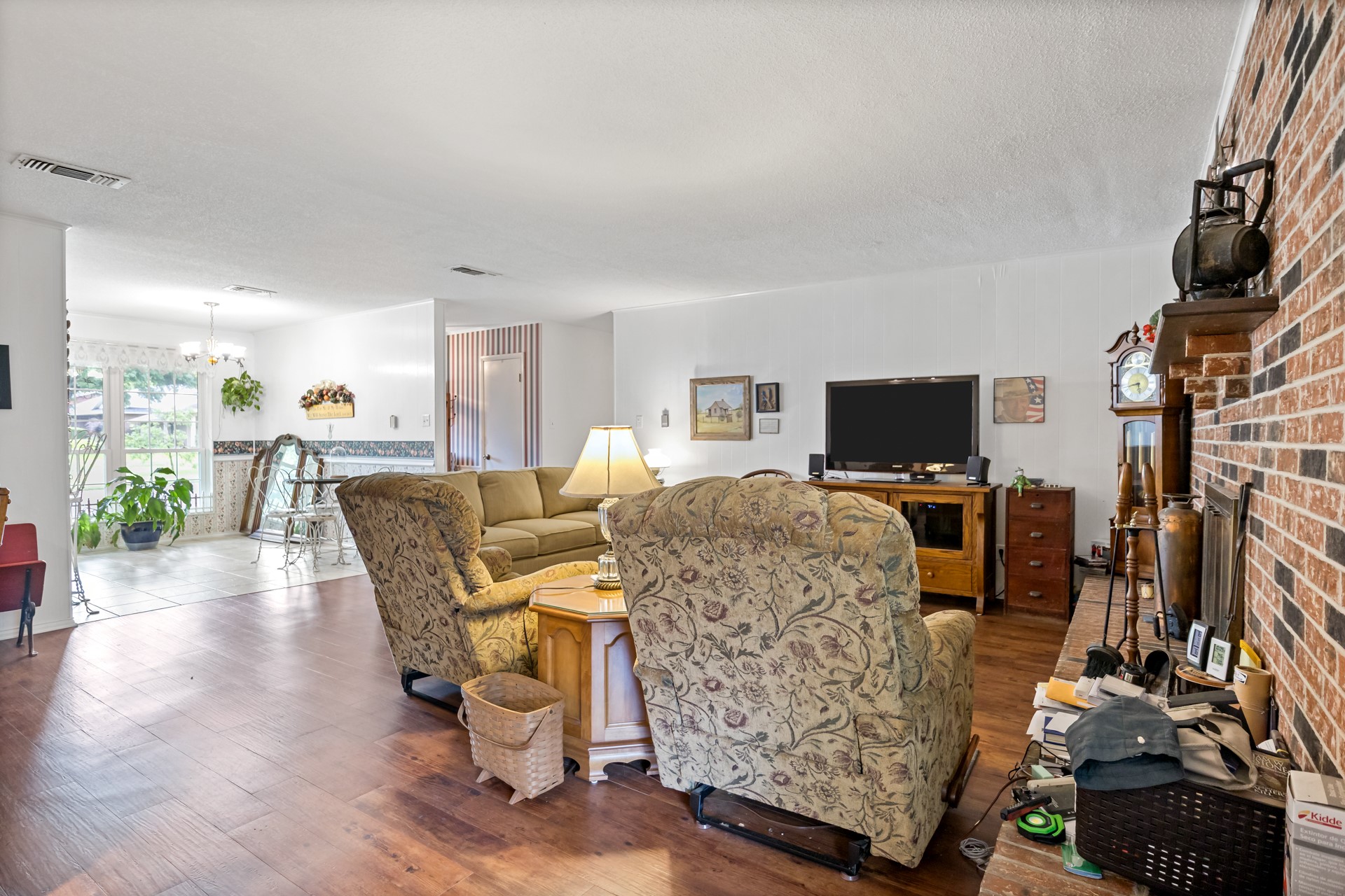 1002 S Lide Avenue Mt Pleasant TX 75455