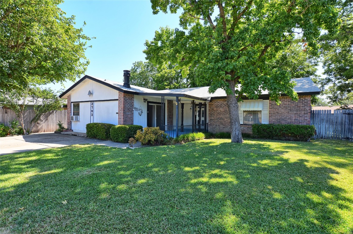 3703 Hollyridge Court Arlington TX 76015