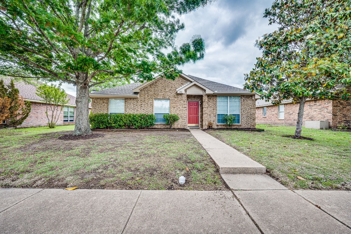 211 Nottingham Drive Waxahachie TX 75165