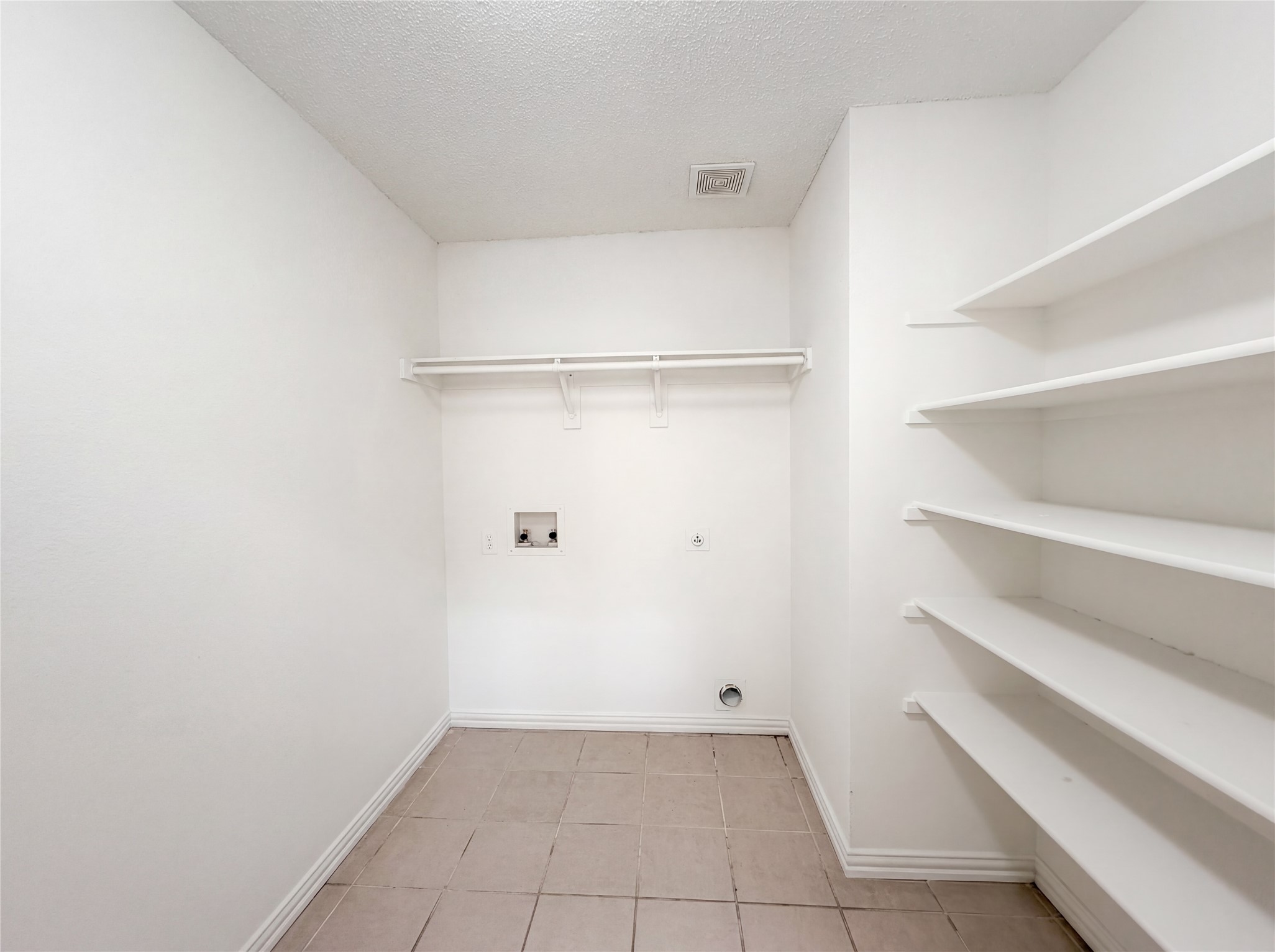 501 W Clover Park Drive Fort Worth TX 76140