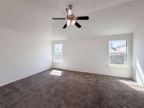 501 W Clover Park Drive Fort Worth TX 76140