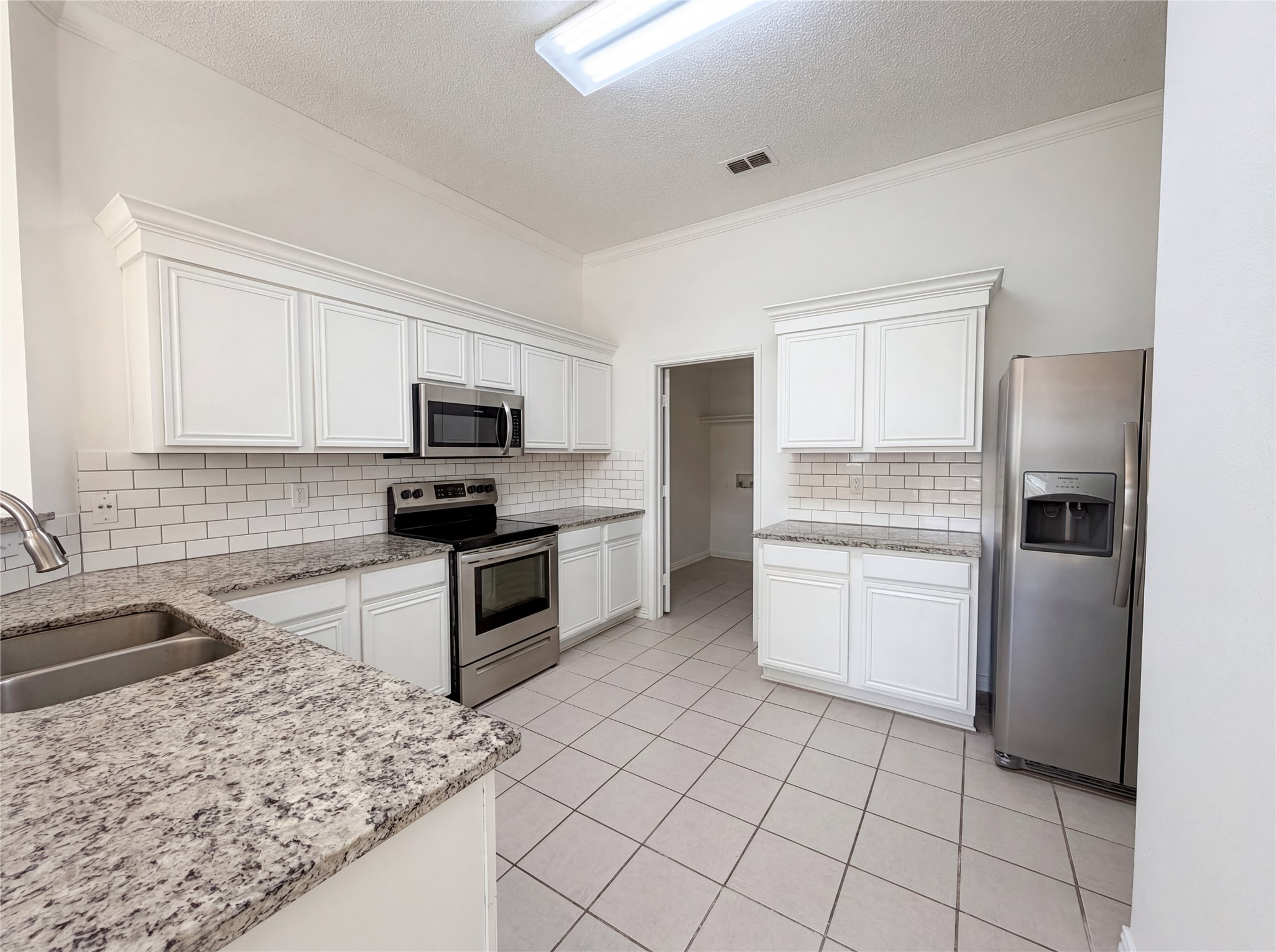 501 W Clover Park Drive Fort Worth TX 76140
