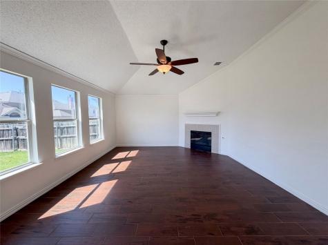 501 W Clover Park Drive Fort Worth TX 76140