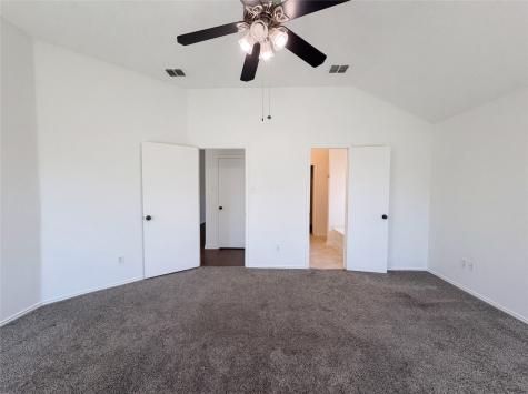 501 W Clover Park Drive Fort Worth TX 76140
