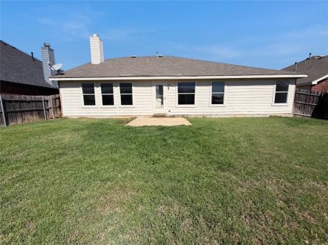 501 W Clover Park Drive Fort Worth TX 76140