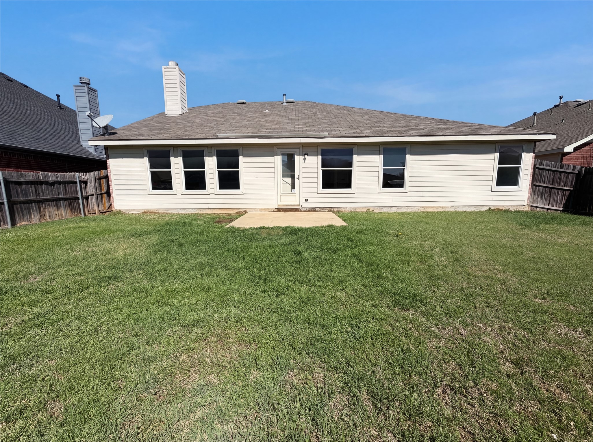 501 W Clover Park Drive Fort Worth TX 76140