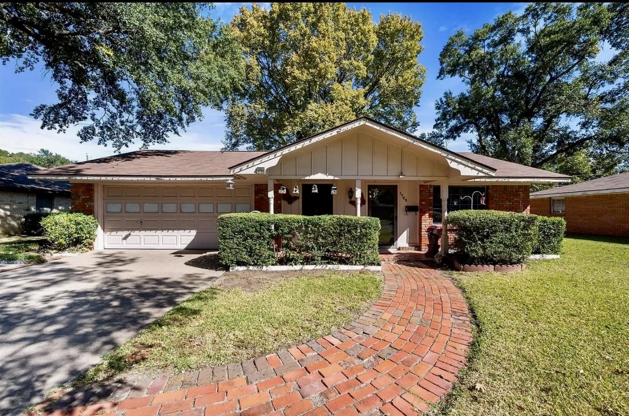 1705 E Beverly Drive Corsicana TX 75110