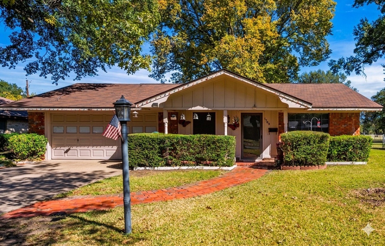 1705 E Beverly Drive Corsicana TX 75110
