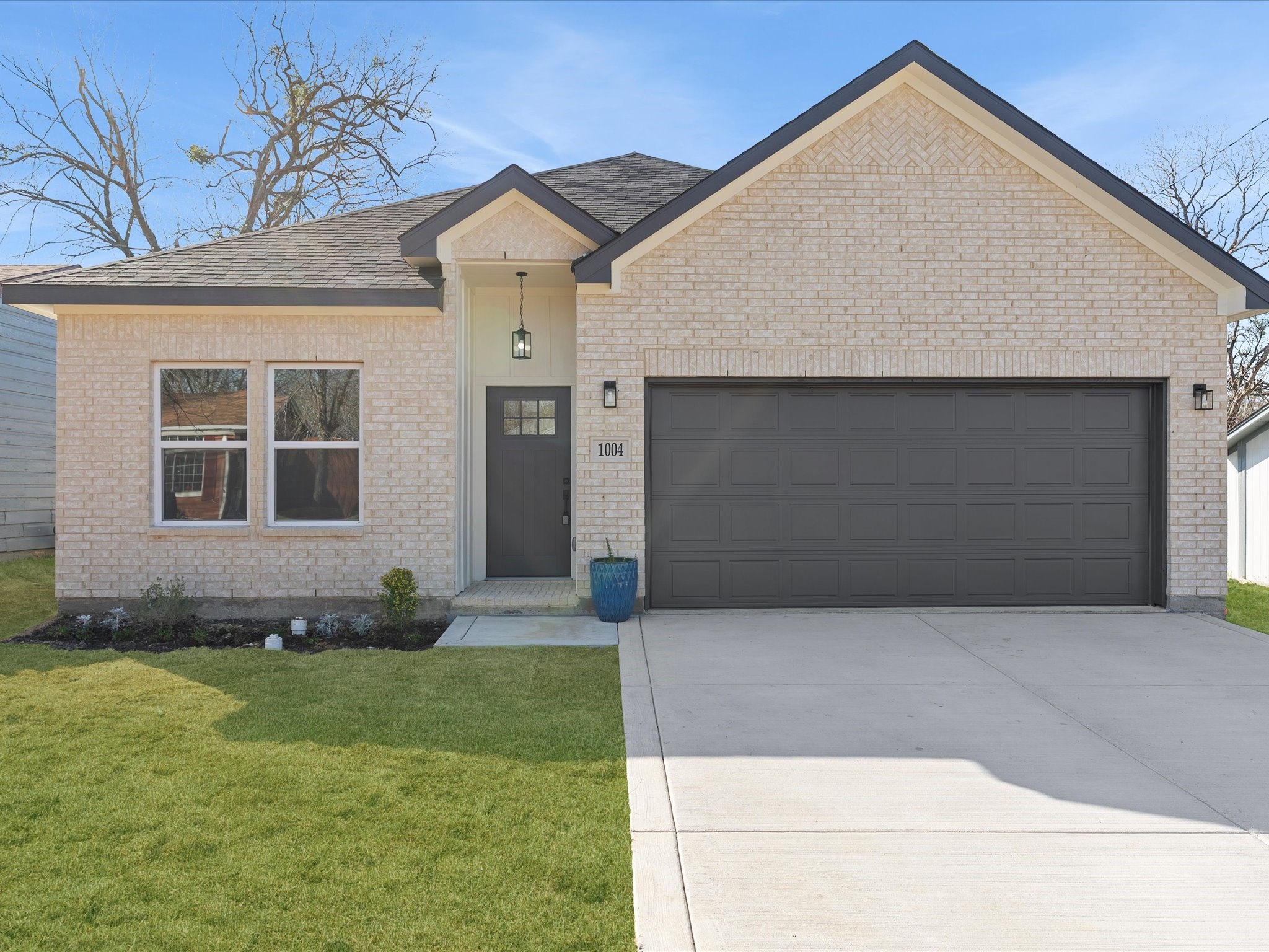 1004 E Hickory Street Kaufman TX 75142