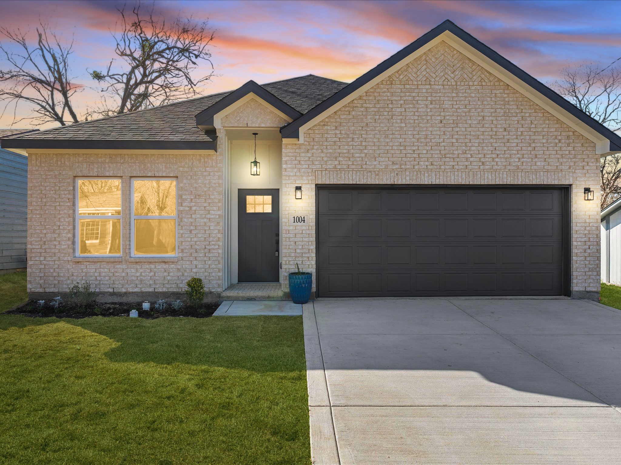 1004 E Hickory Street Kaufman TX 75142
