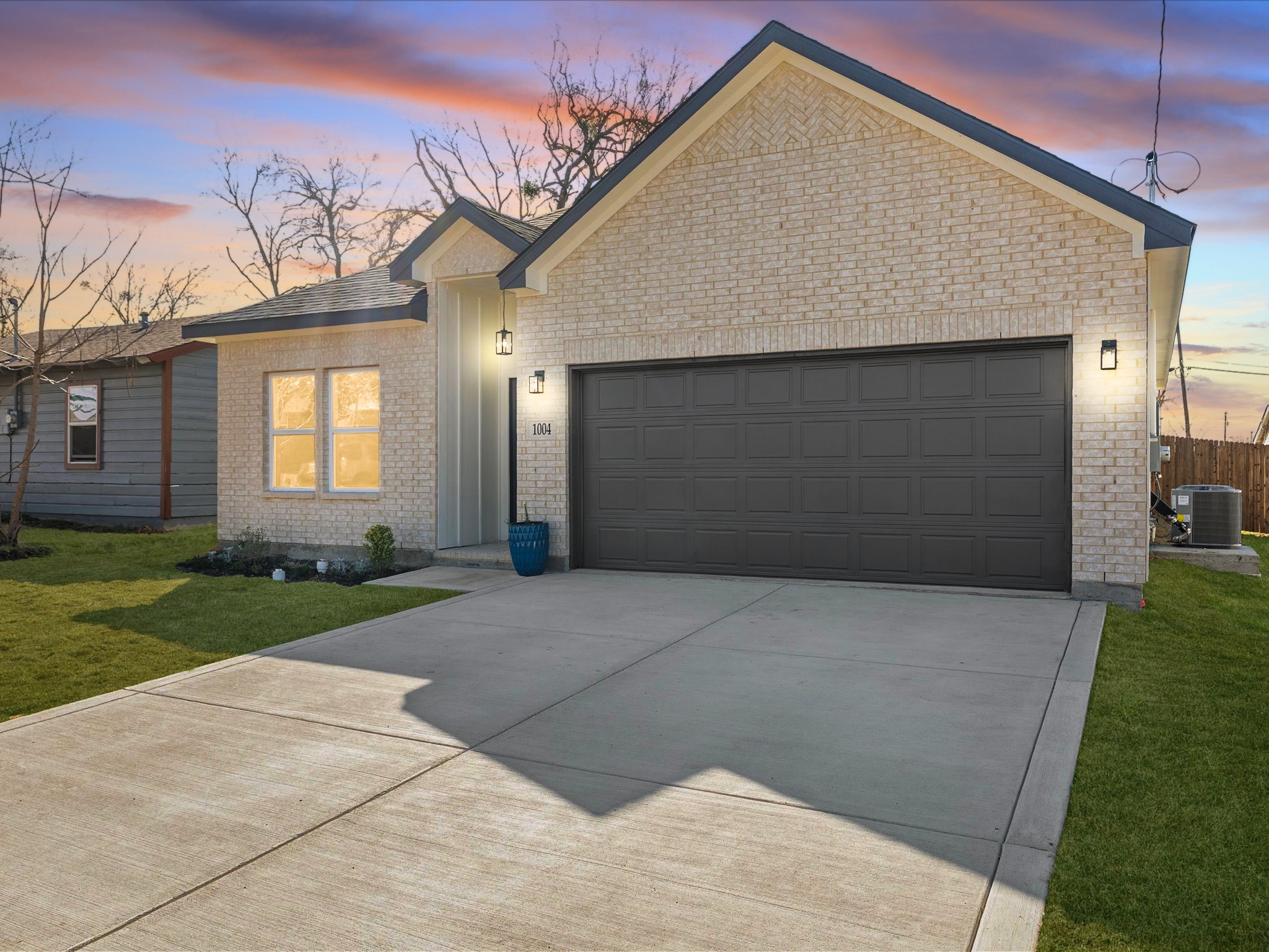 1004 E Hickory Street Kaufman TX 75142