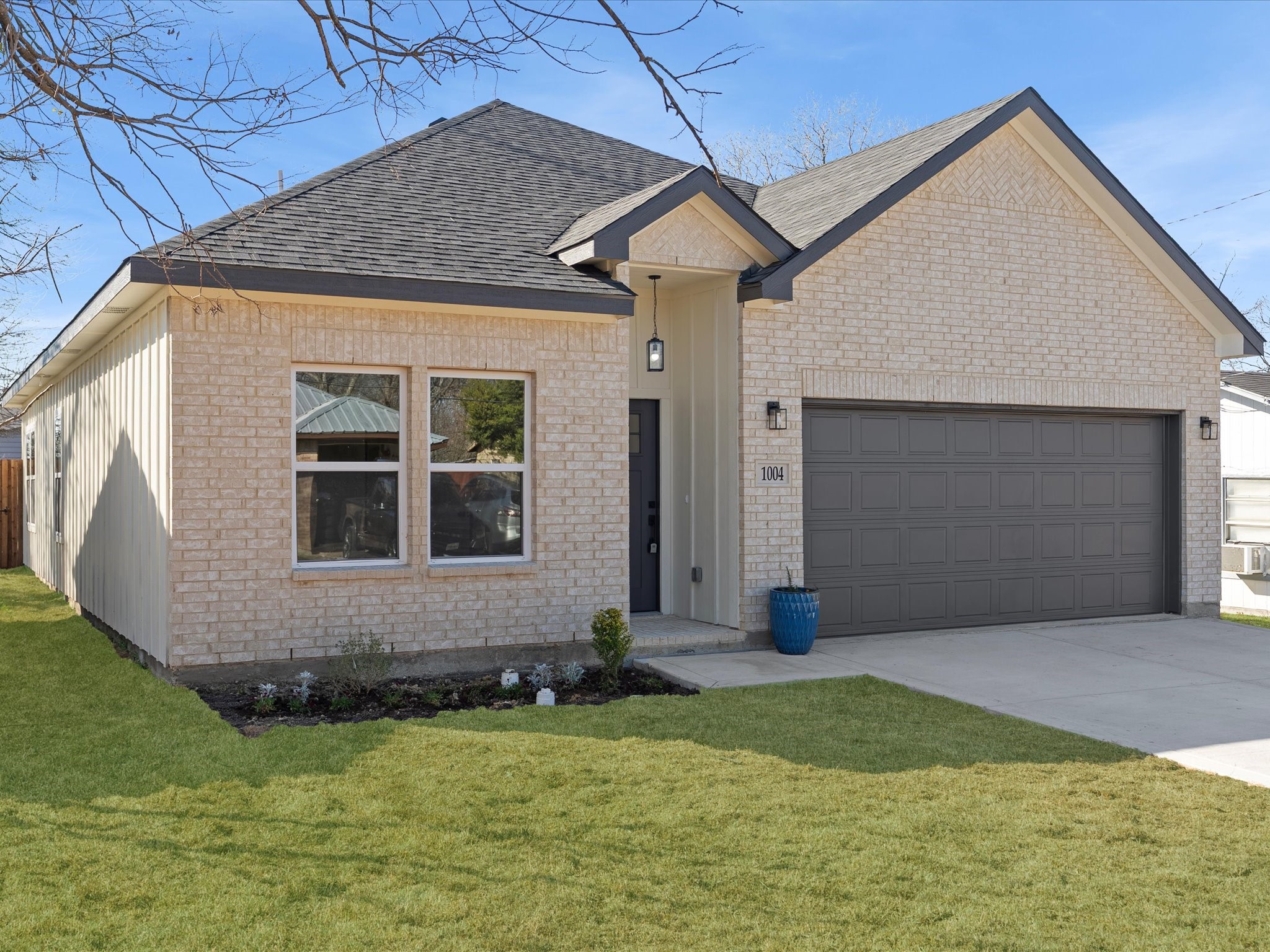 1004 E Hickory Street Kaufman TX 75142