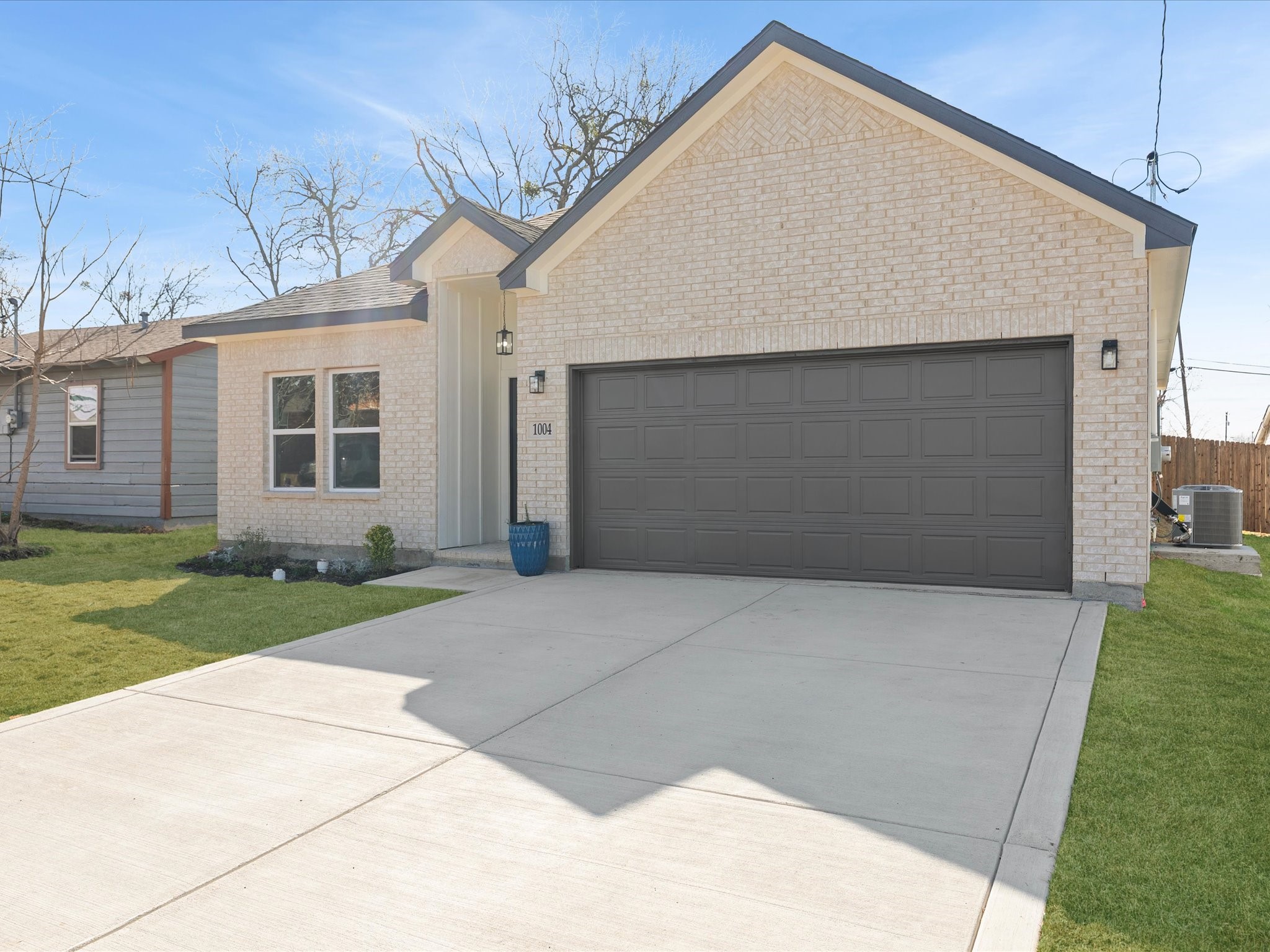 1004 E Hickory Street Kaufman TX 75142