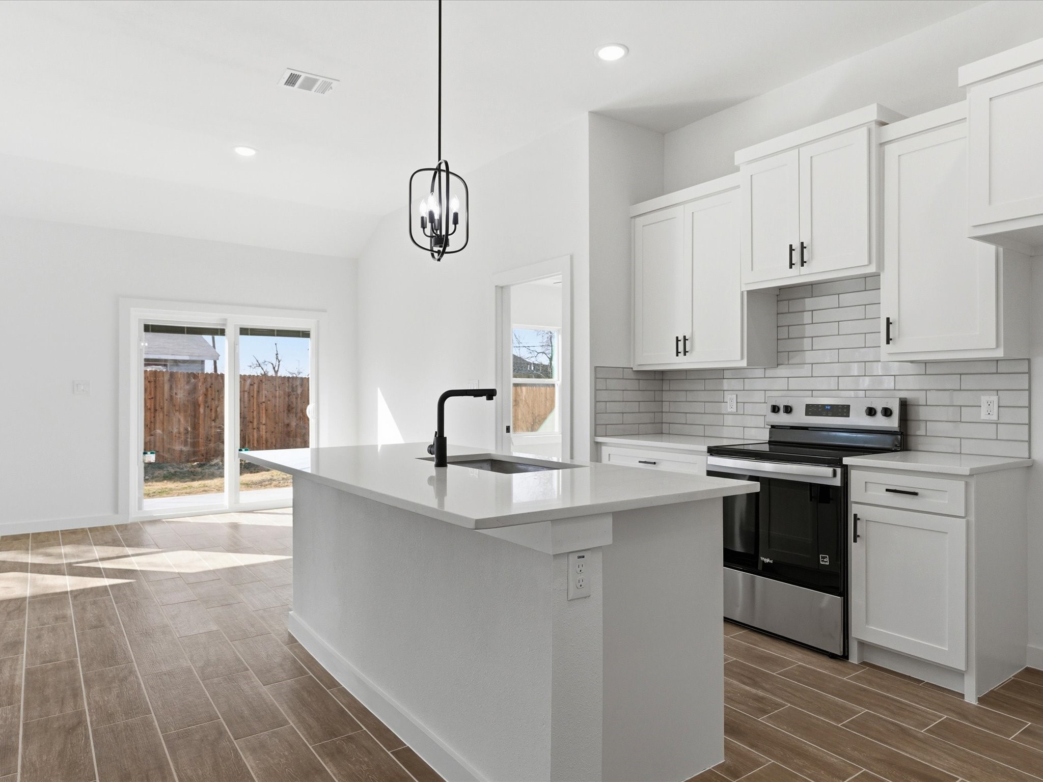 1004 E Hickory Street Kaufman TX 75142