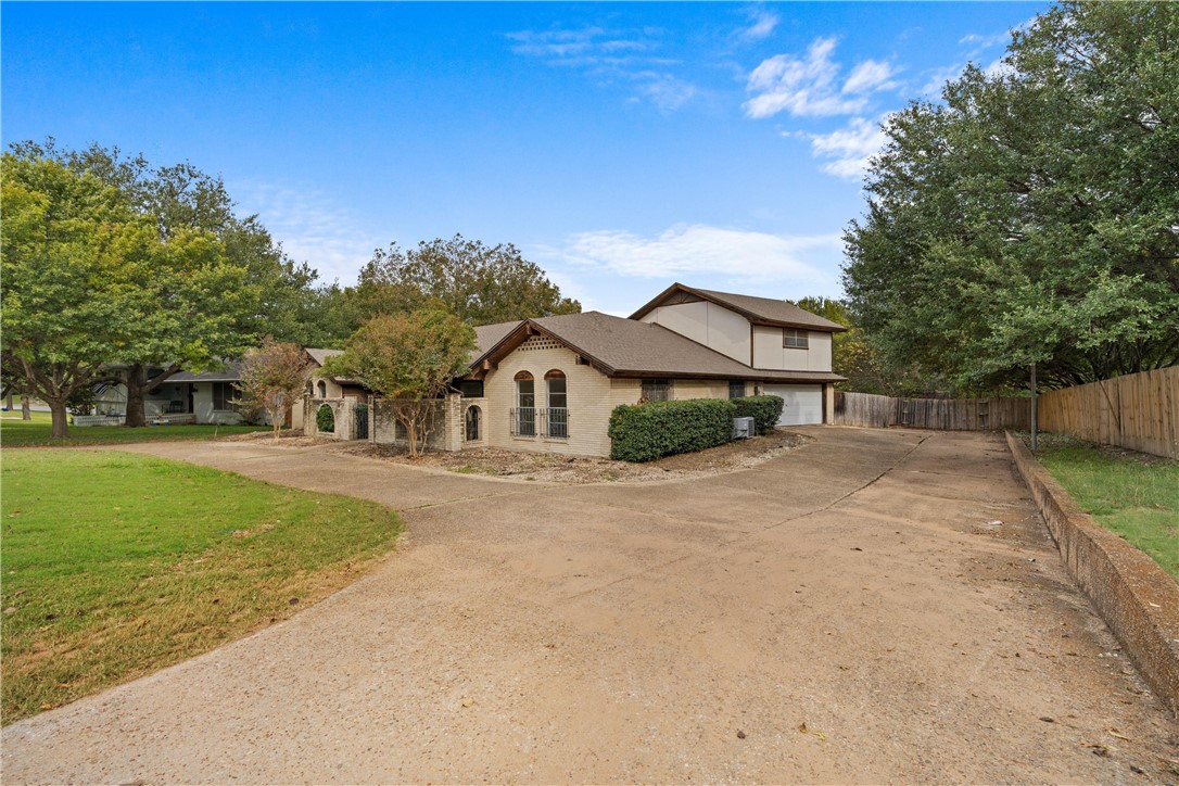 813 Clarence Drive Woodway TX 76712