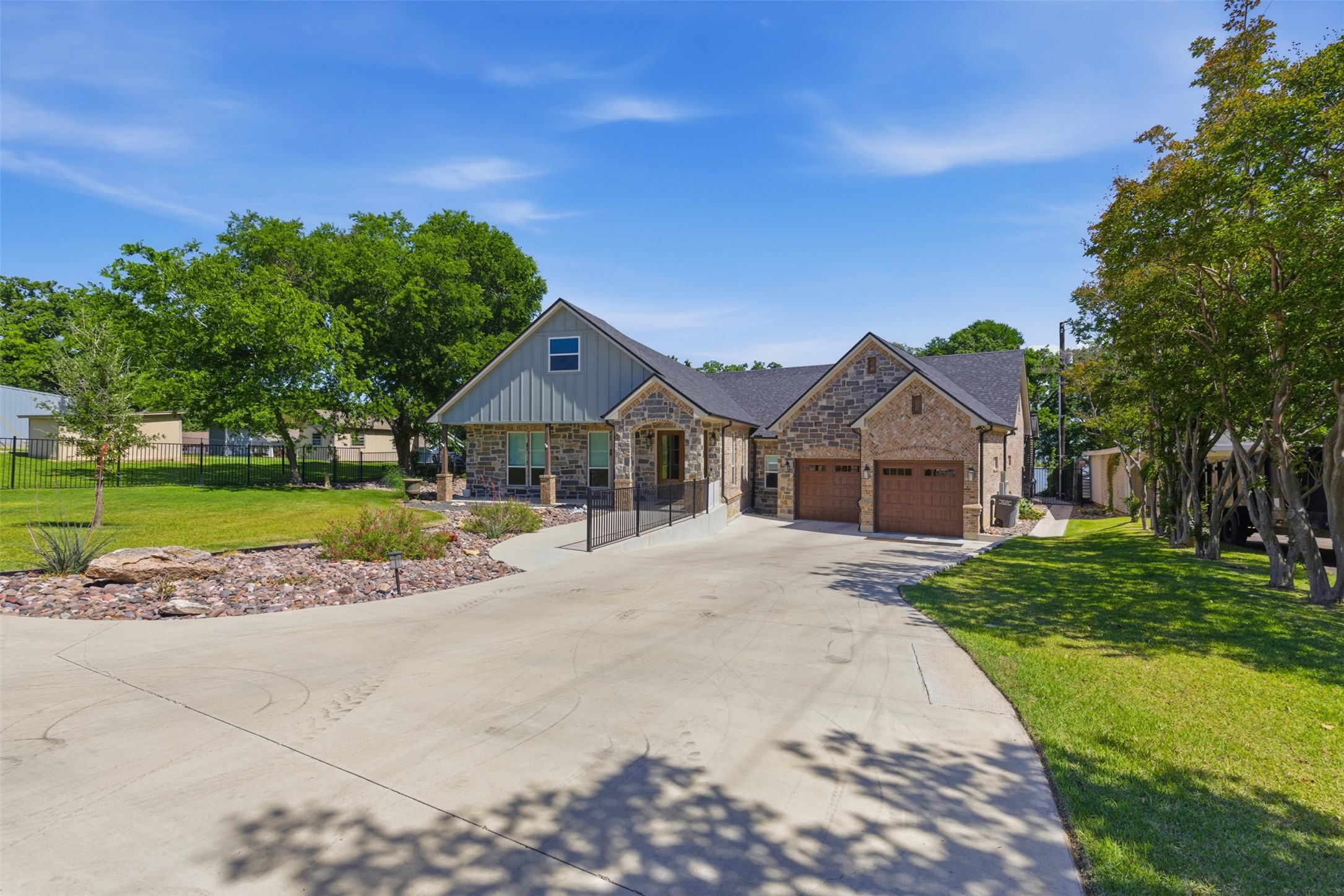 11754 North Court Azle TX 76020