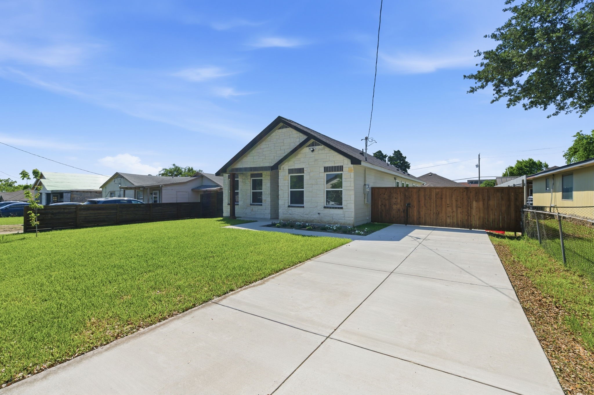 2406 Naoma Street Dallas TX 75241