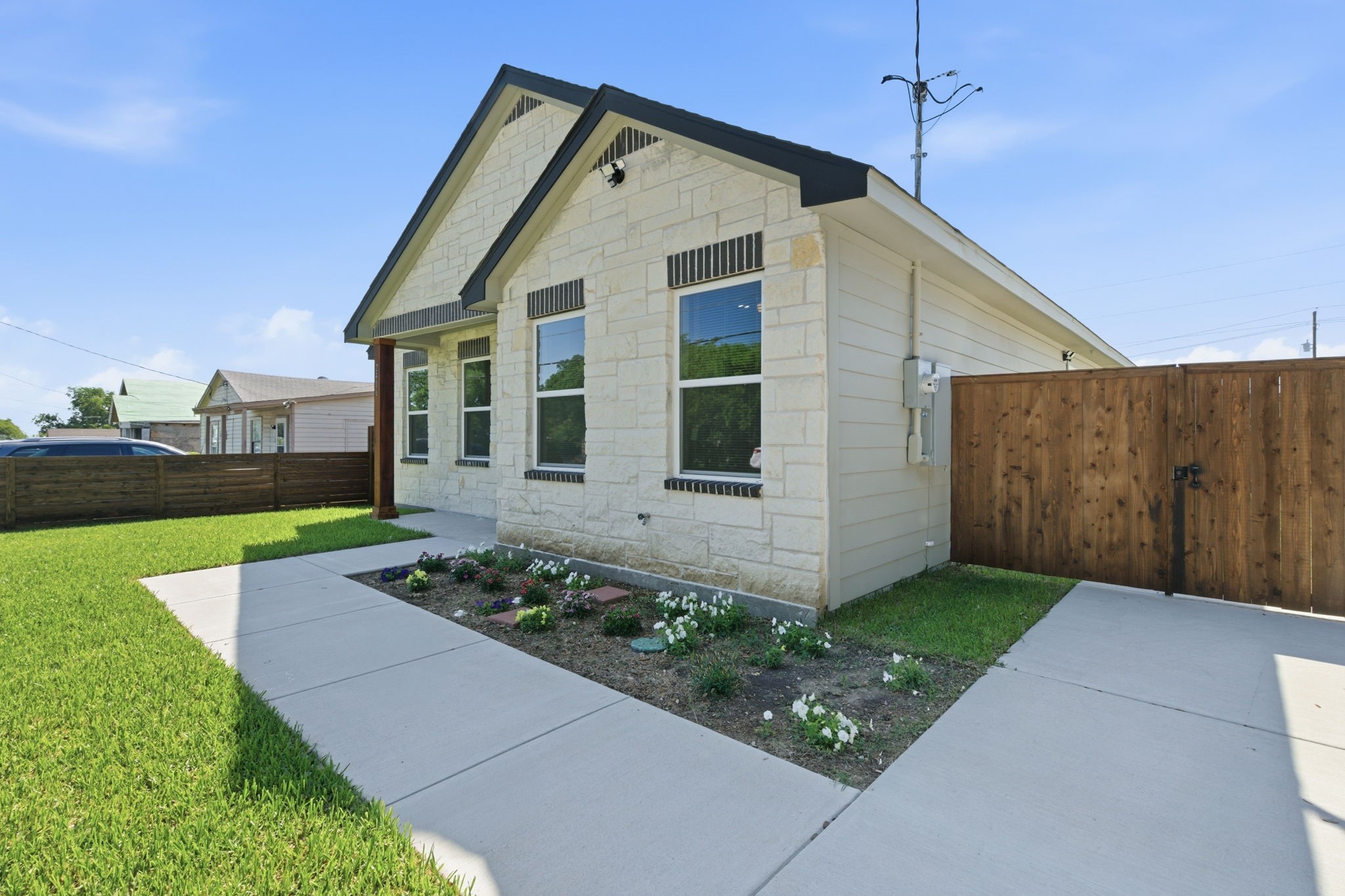 2406 Naoma Street Dallas TX 75241
